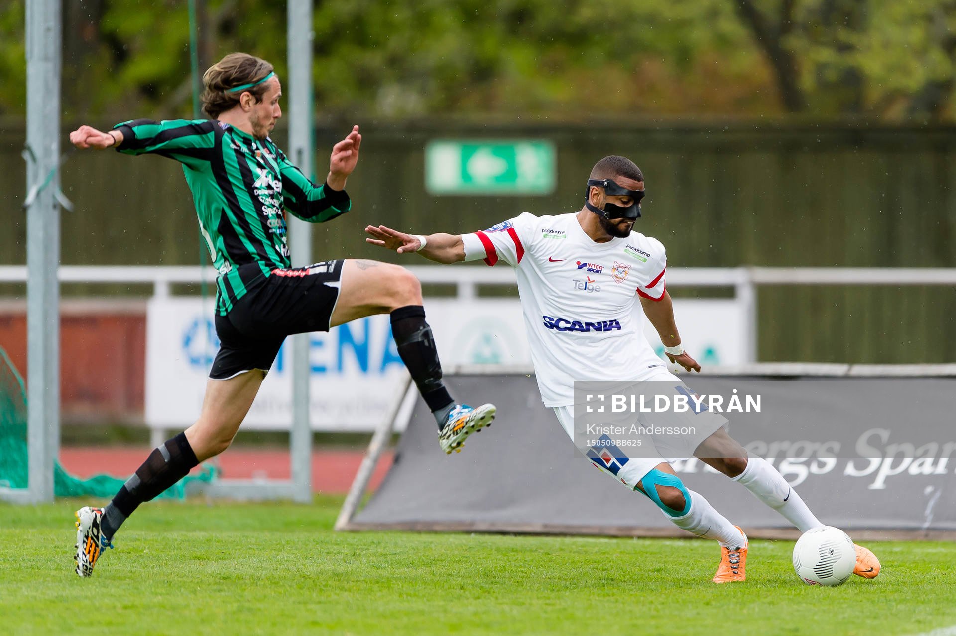 Varbergs David Johannesson och Assyriskas Kyle Konwea