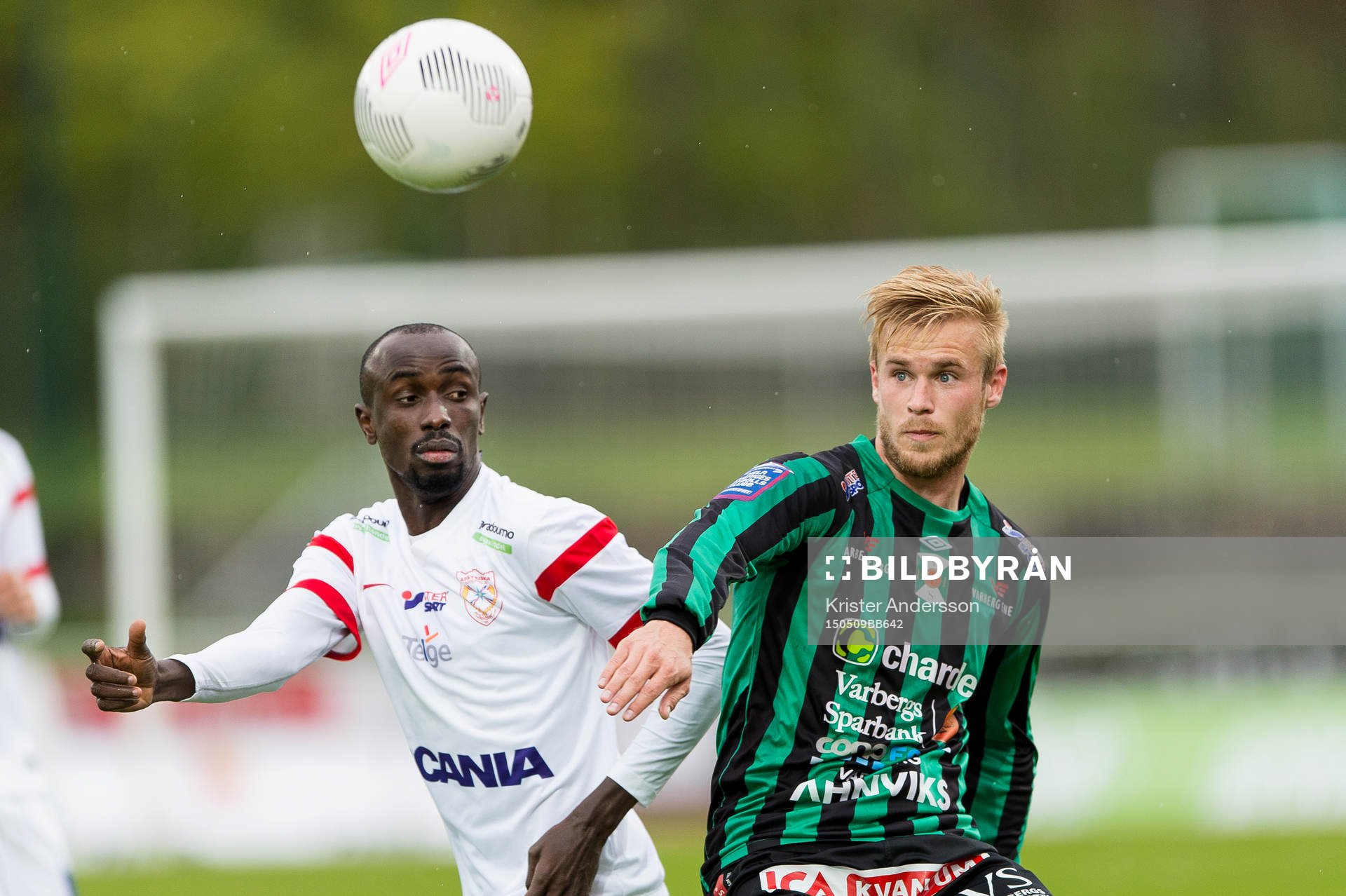 Assyriskas Aziz Corr Nyang och Varbergs Mats André Kaland under fotbollsmatchen i Superettan mellan Varberg och Assyriska den 9 maj 2015 i Varberg.
