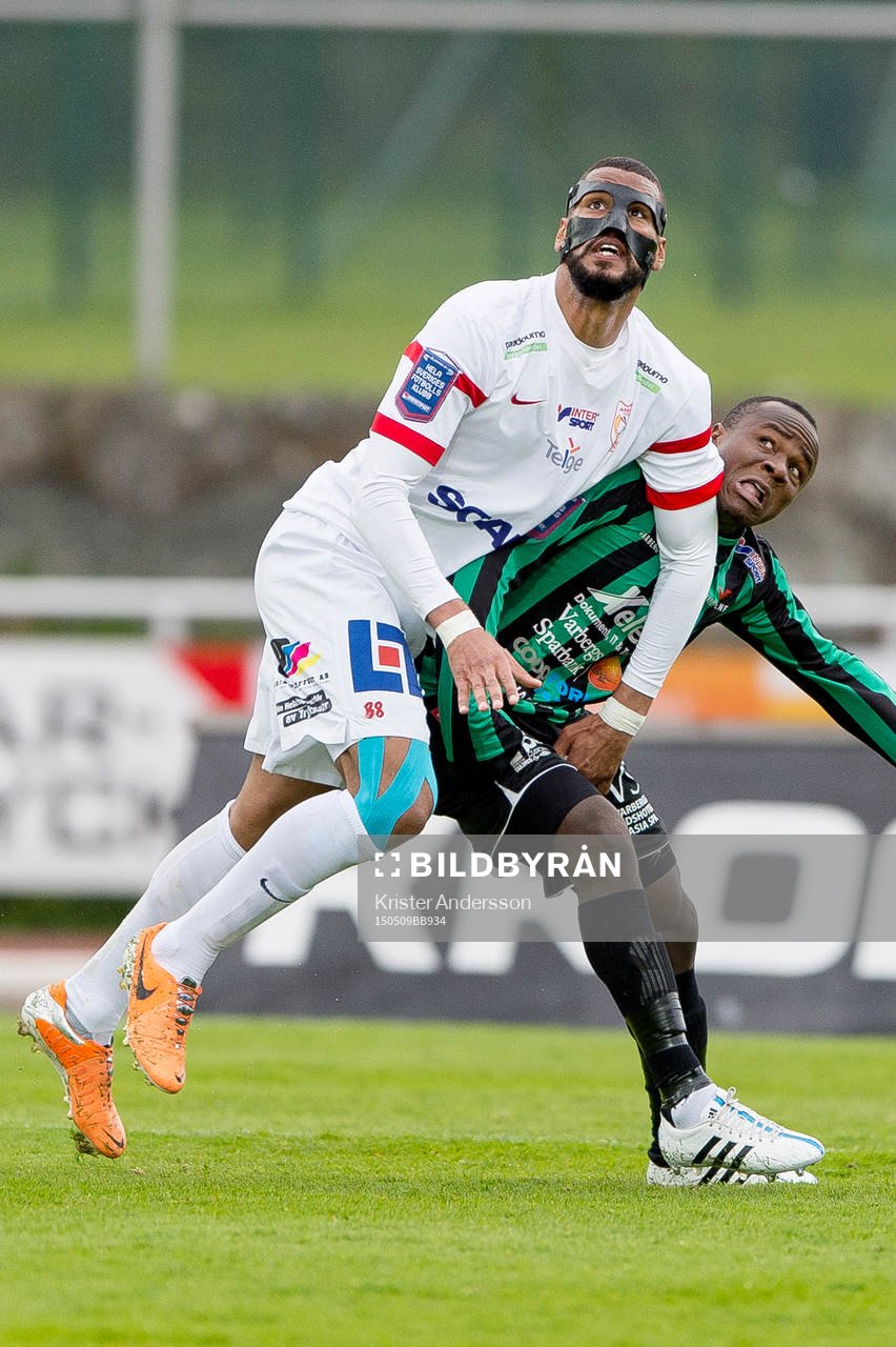 Assyriskas Kyle Konwea och Varbergs Nsima Peter