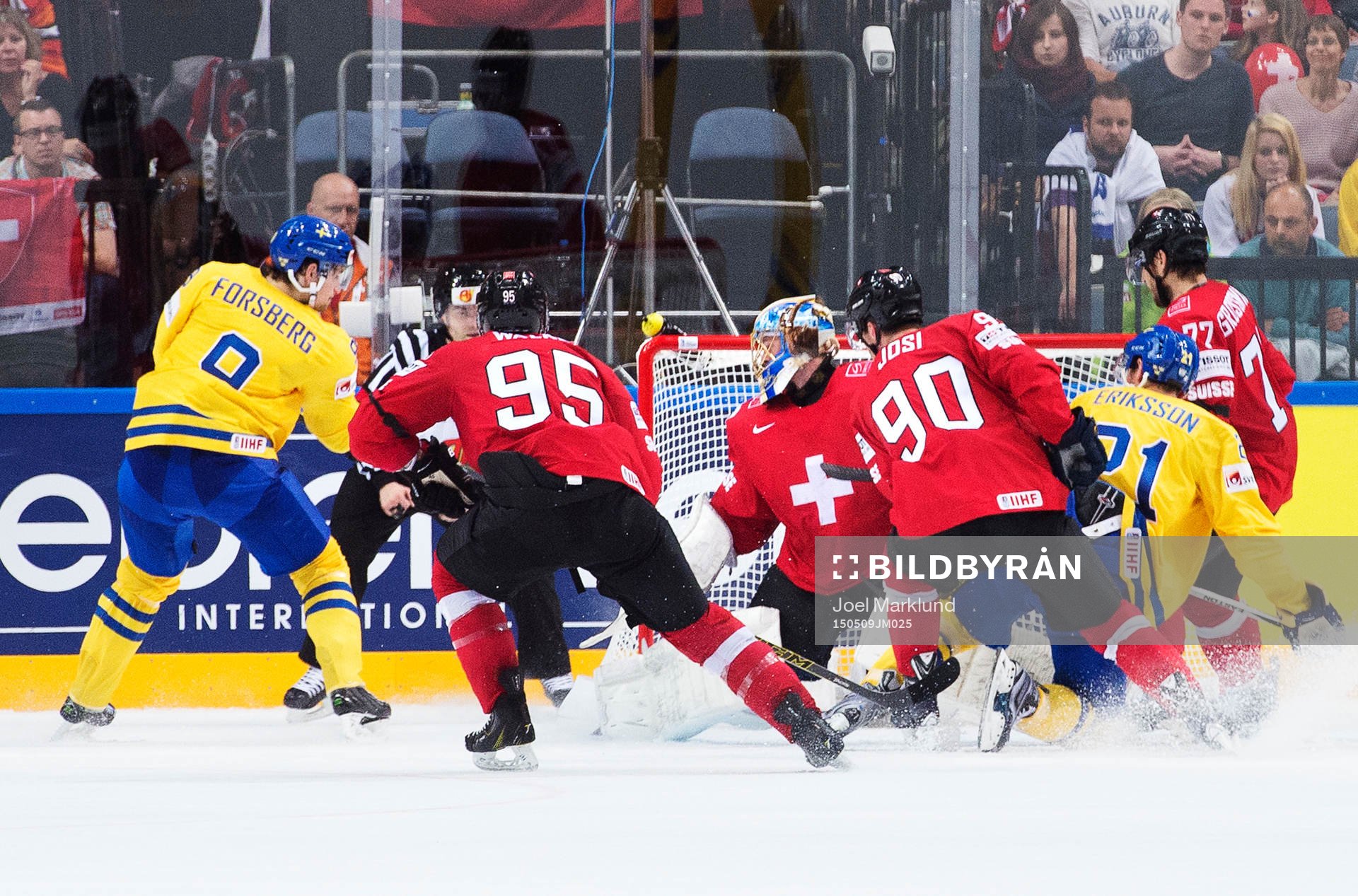 Sveriges Filip Forsberg skjuter in det matchavgörande