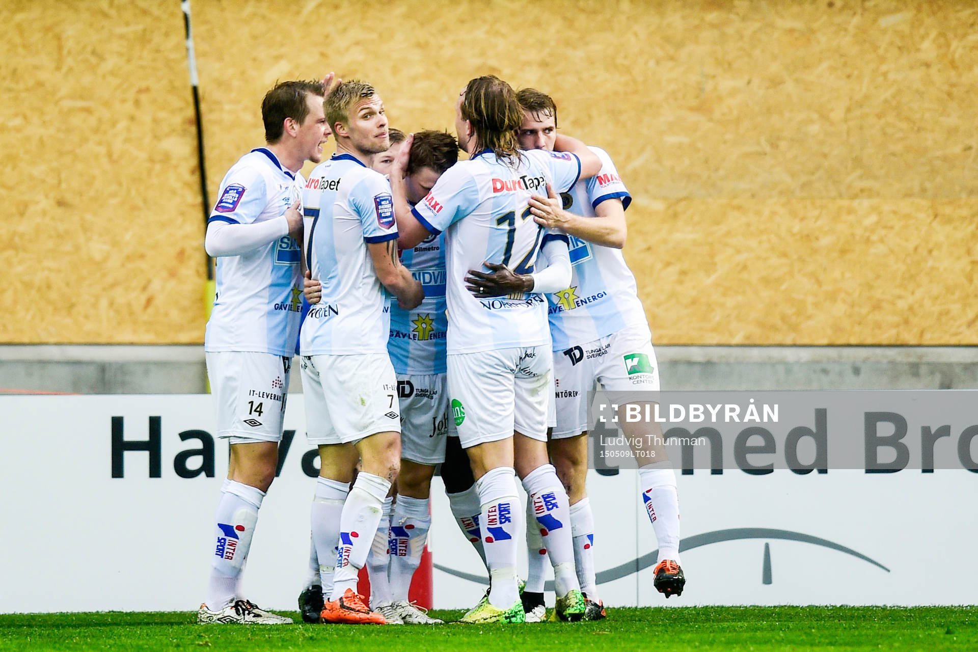 Gefles spelare jublar