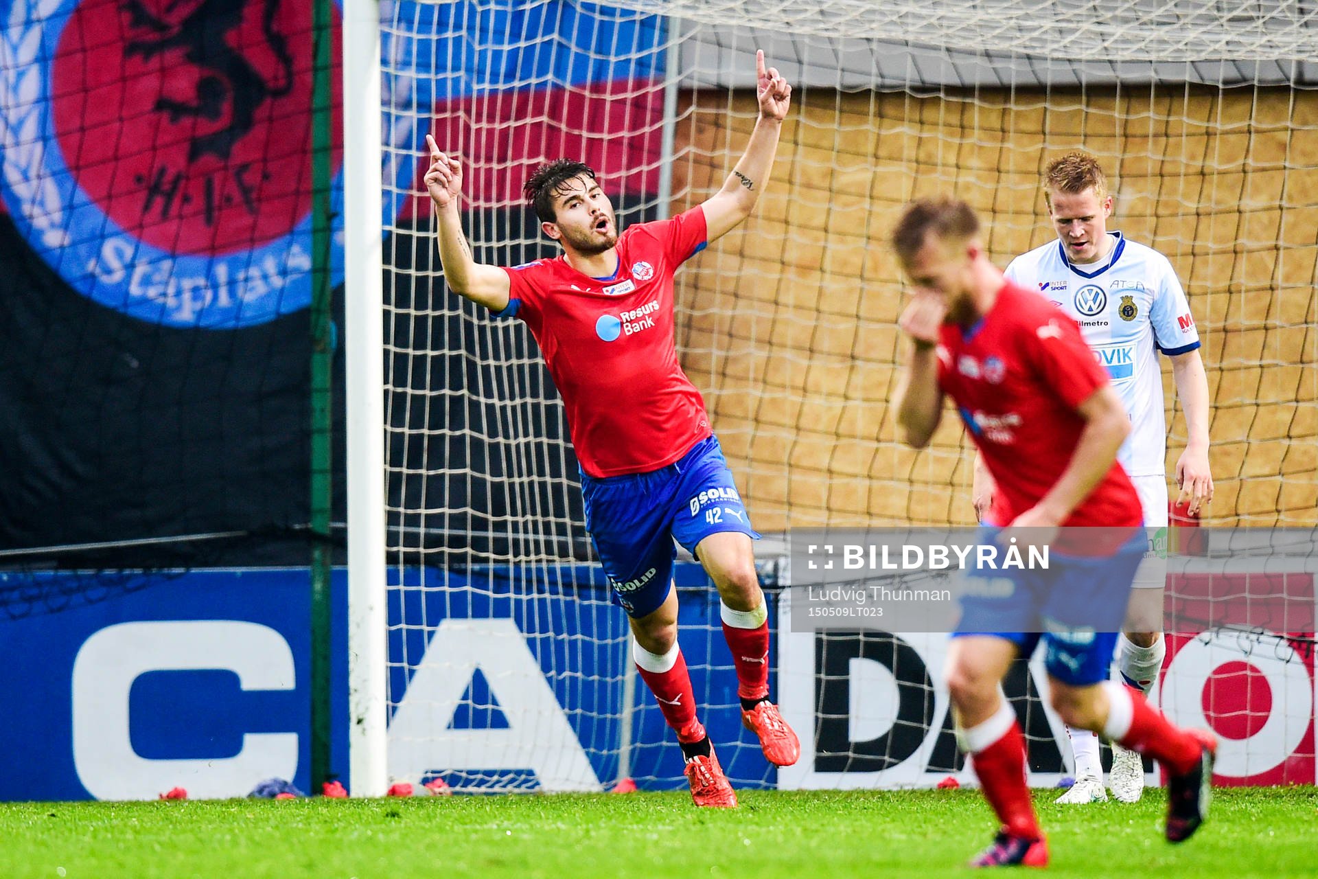 Helsingborgs Astrit Ajdarevic jublar