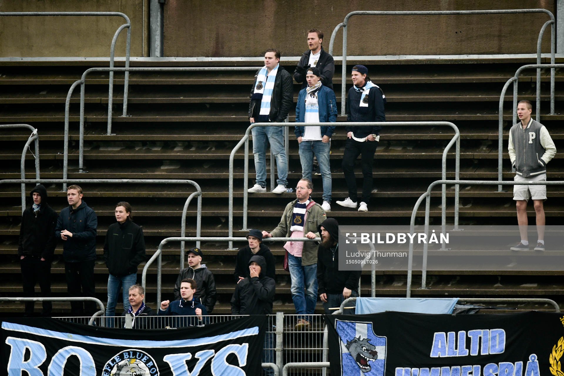 En liten skara Gefle-supportrar