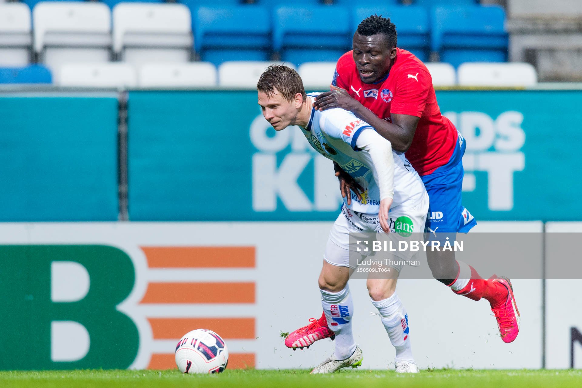 Gefles Johan Bertilsson och Helsingborgs Lalawélé Atakora