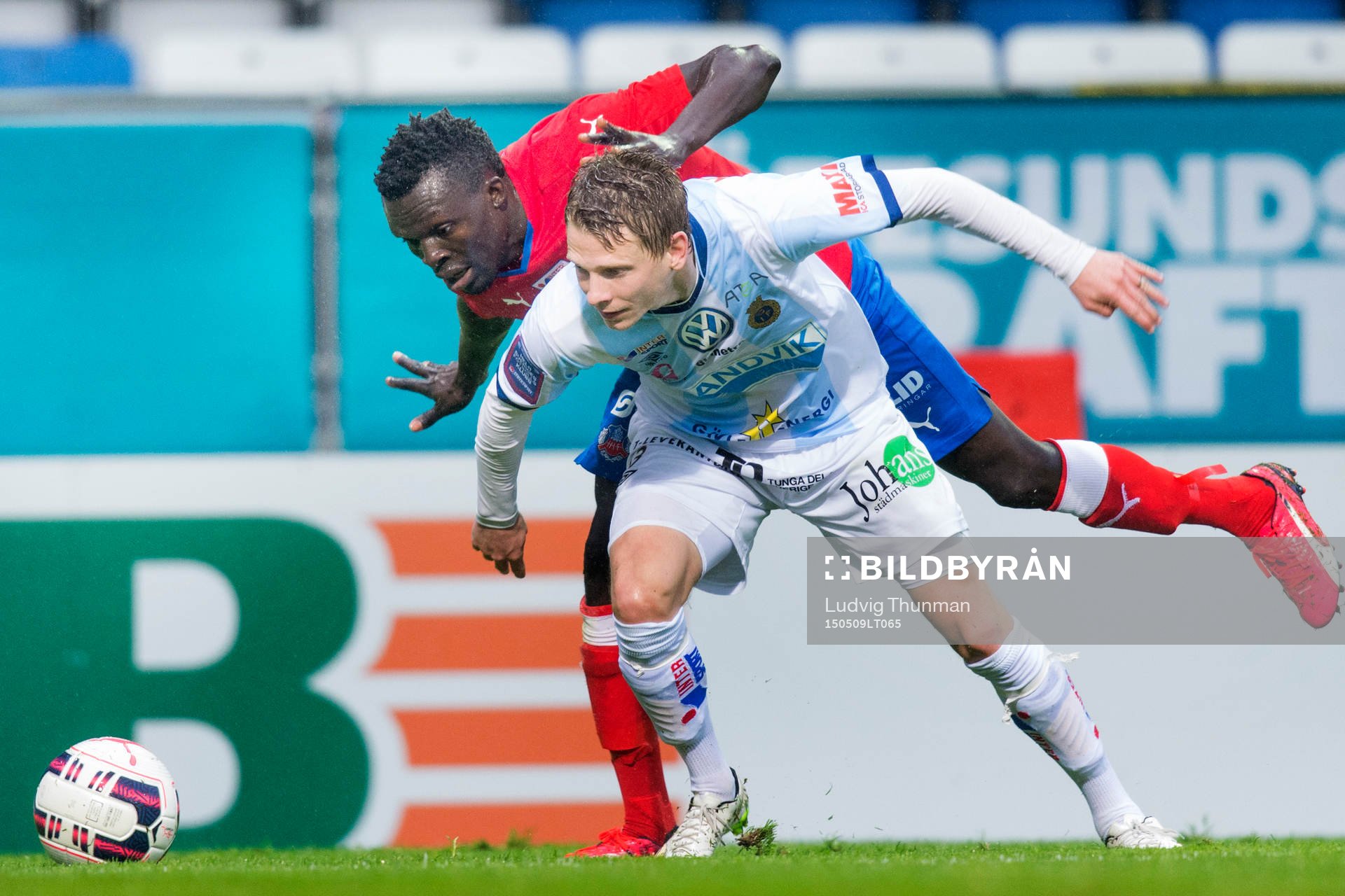Gefles Johan Bertilsson och Helsingborgs Lalawélé Atakora