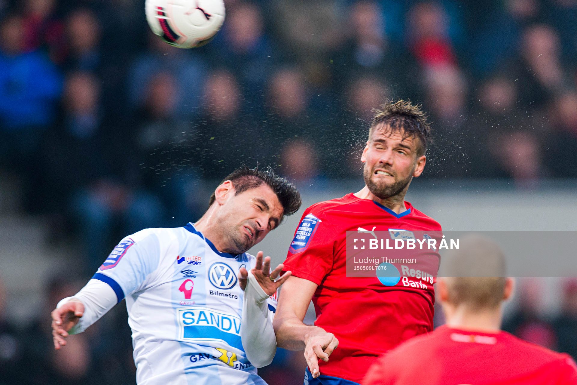 Helsingborgs Mikael Dahlberg i nickduell med Gefles Ilir
