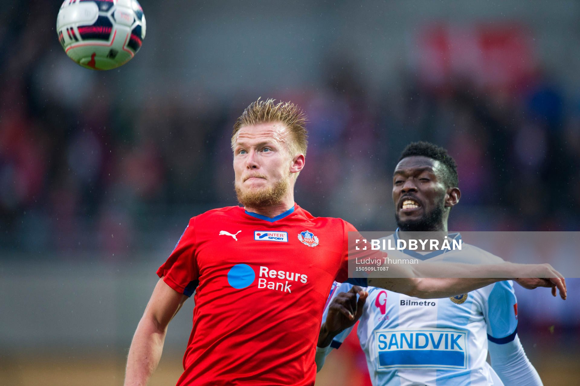 Helsingborgs Johan Mårtensson jagas av Gefles Dioh Williams