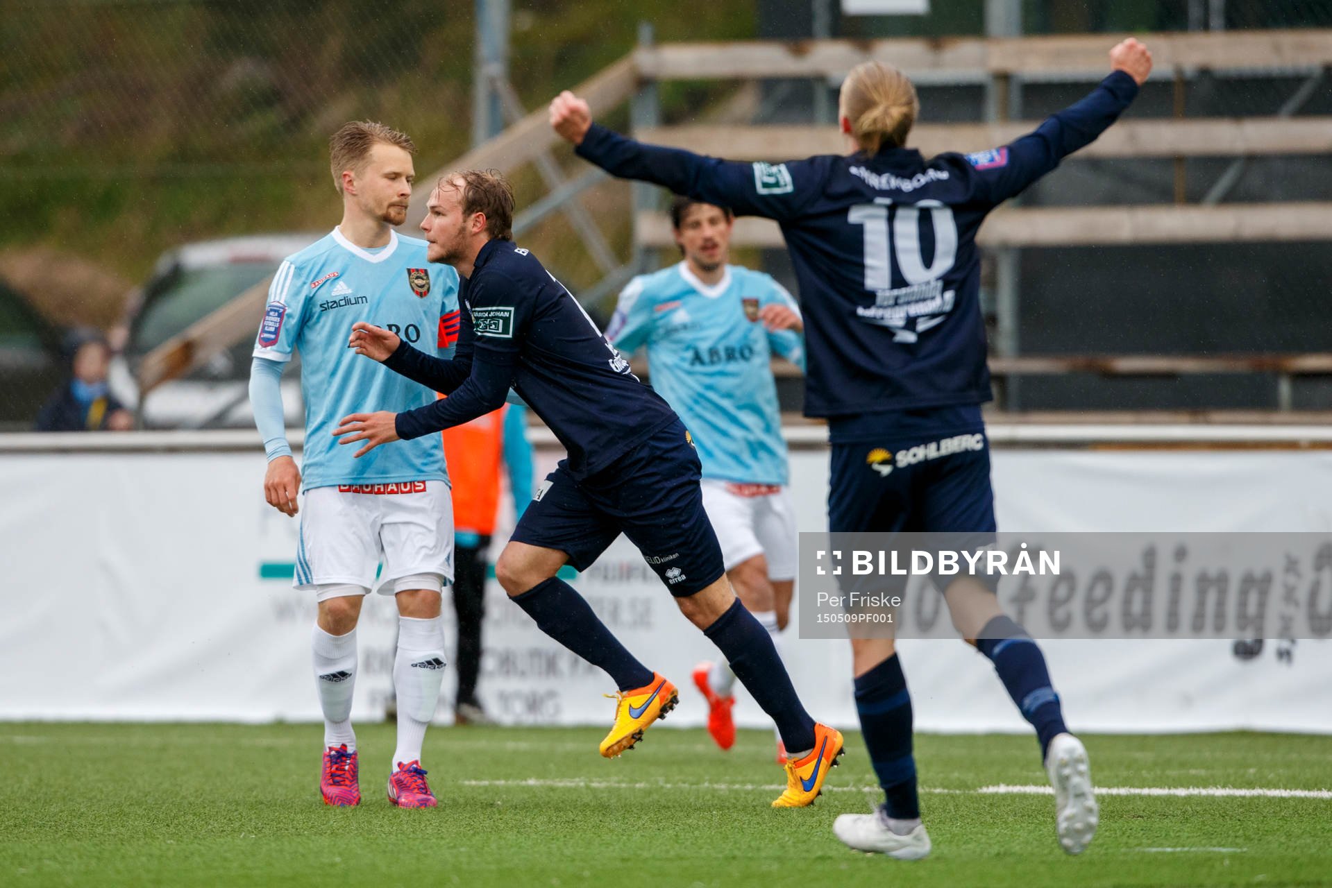 Utsiktens Joakim Edström och Marius Evensen jublar