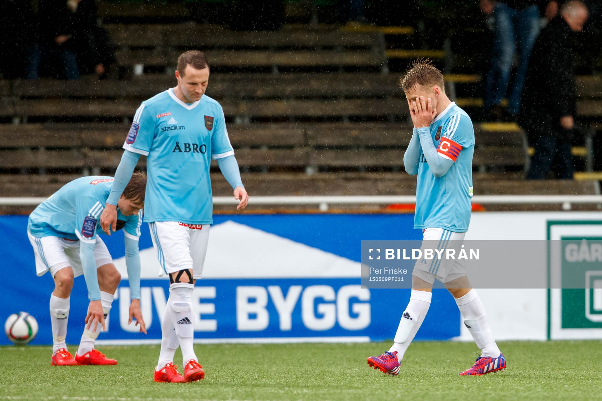 Brommapojkarnas Fredrik Stoor och Jacob Une Larsson deppar