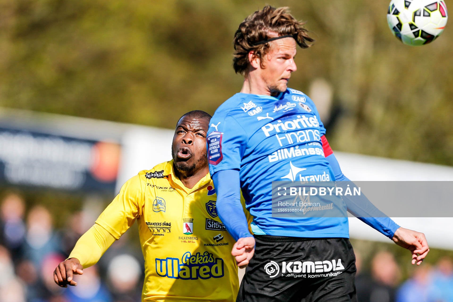Falkenbergs Junaid Sait i en nickduell med Halmstads