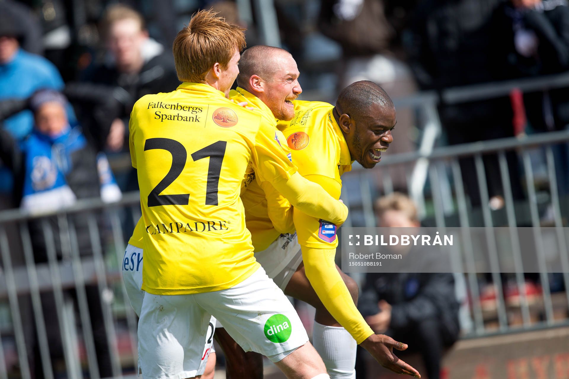 Falkenbergs Dan Keat och Christoffer Carlsson kramar om