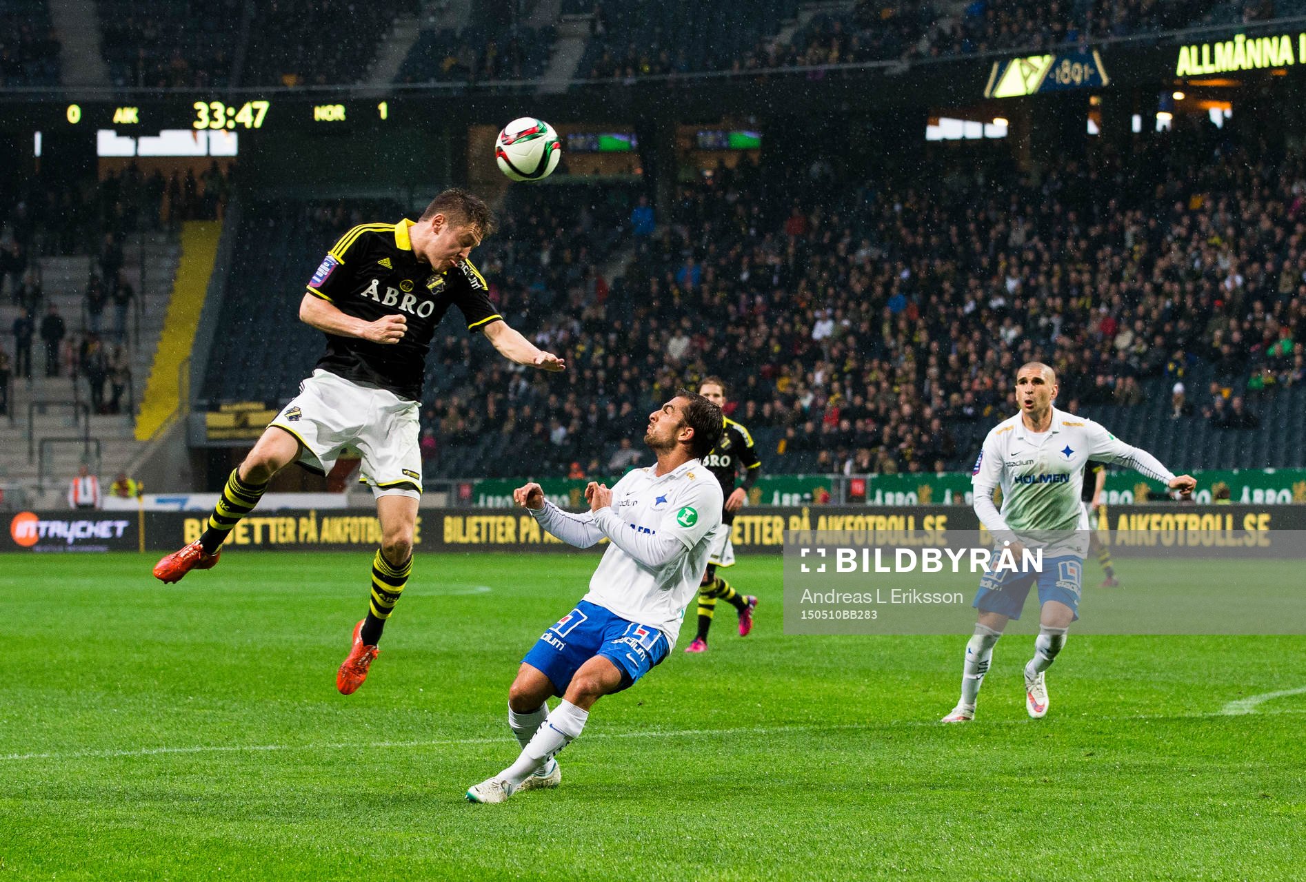 s Haukur Hauksson med en nick över Norrköpings Nikola