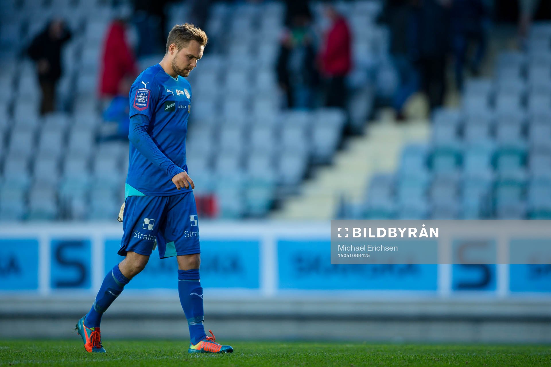 Örebros målvakt Oscar Jansson deppar
