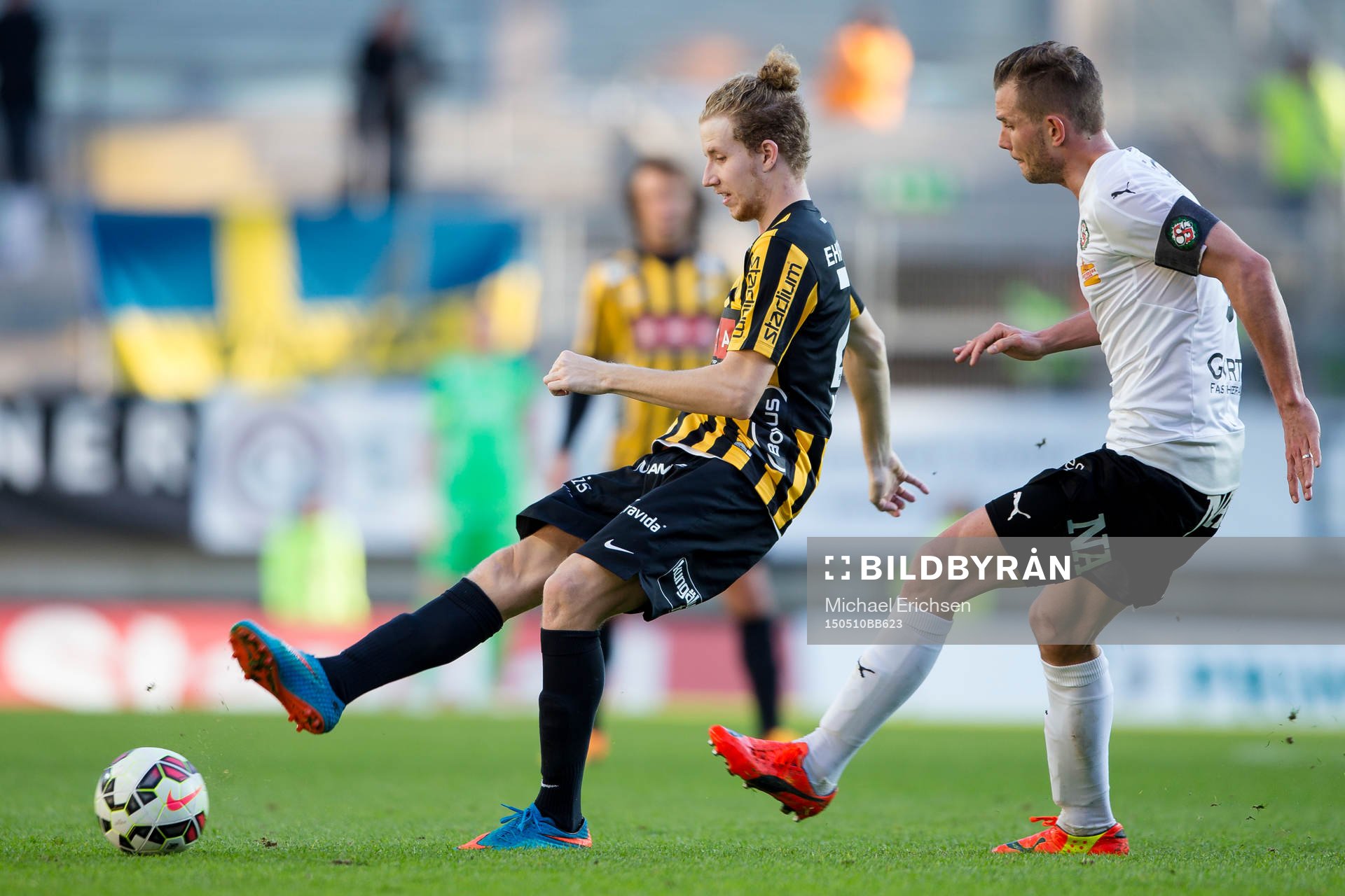 Häckens Samuel Gustafson med Örebros Robert Åhman