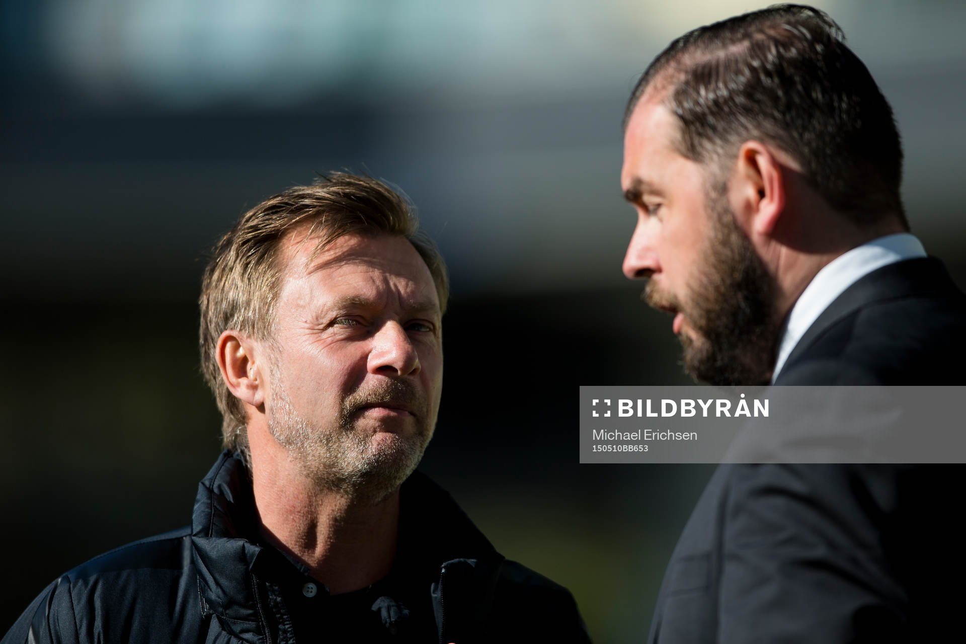Häckens tränare Peter Gerhardsson i samspråk med