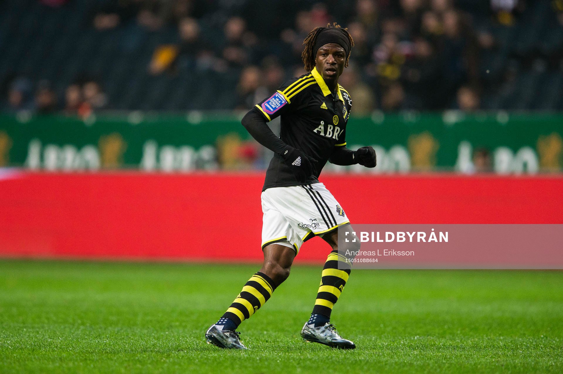 AIK:s Mohamed Bangura under fotbollsmatchen i Allsvenskan mellan AIK och Norrköping den 10 maj 2015 i Stockholm. 