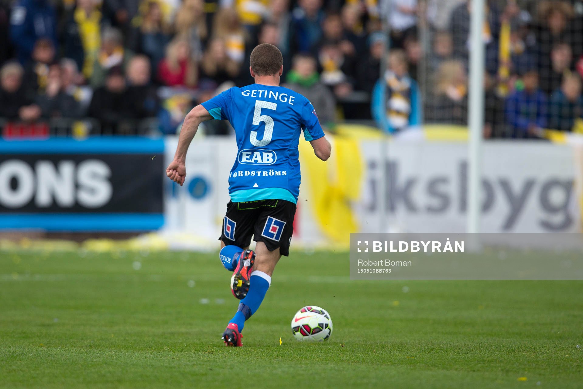 Halmstads Christoffer Andersson under fotbollsmatchen i Allsvenskan mellan Falkenbergs FF och Halmstads BK den 10 maj 2015 i Falkenberg.