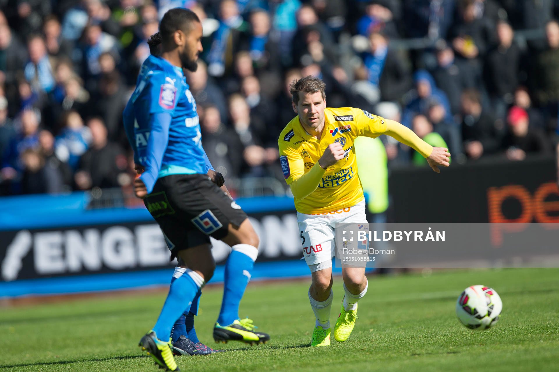 Falkenbergs Stefan Rodevåg (i gult)