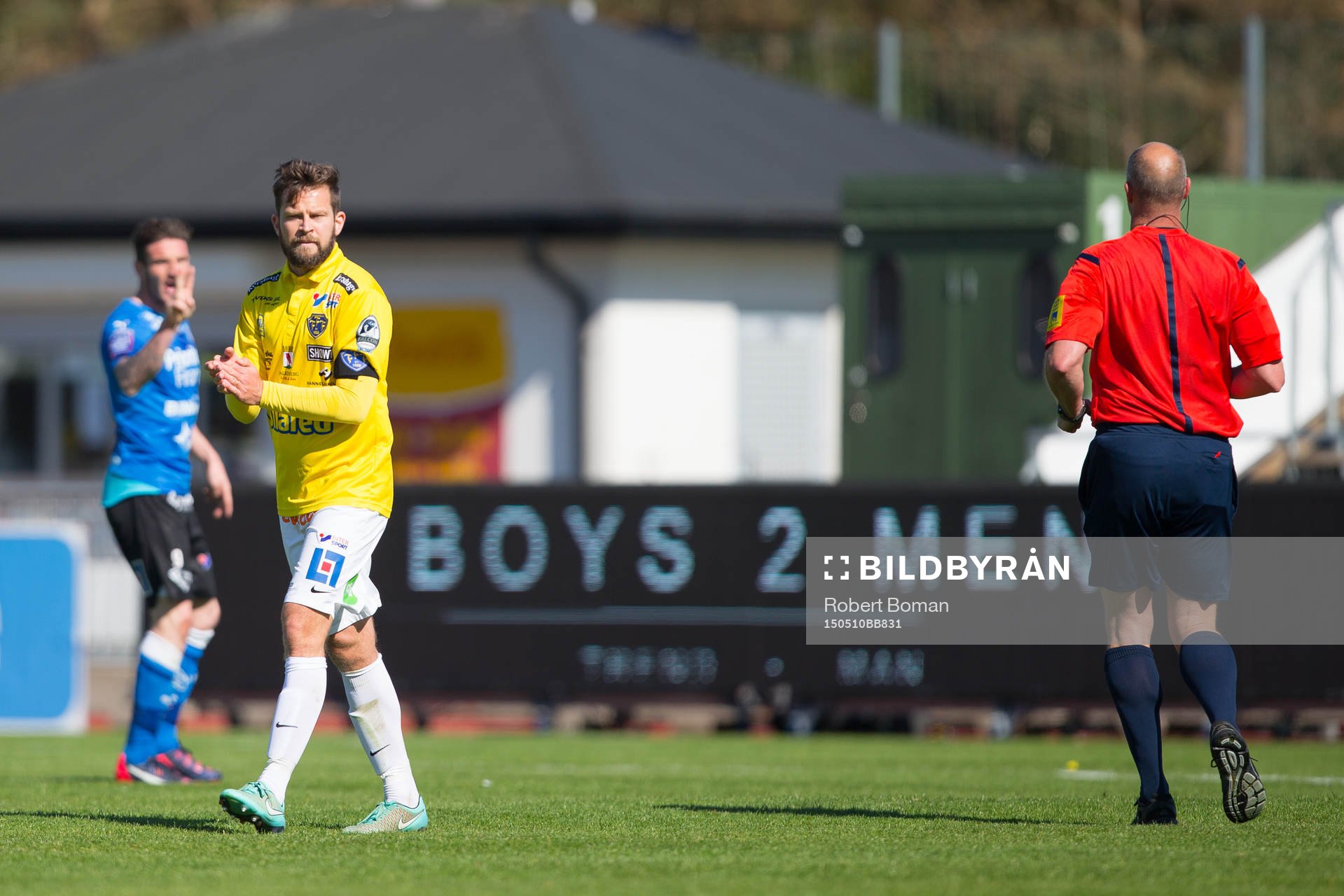 Halmstads James Keene (i bakgrunden till vänster) är