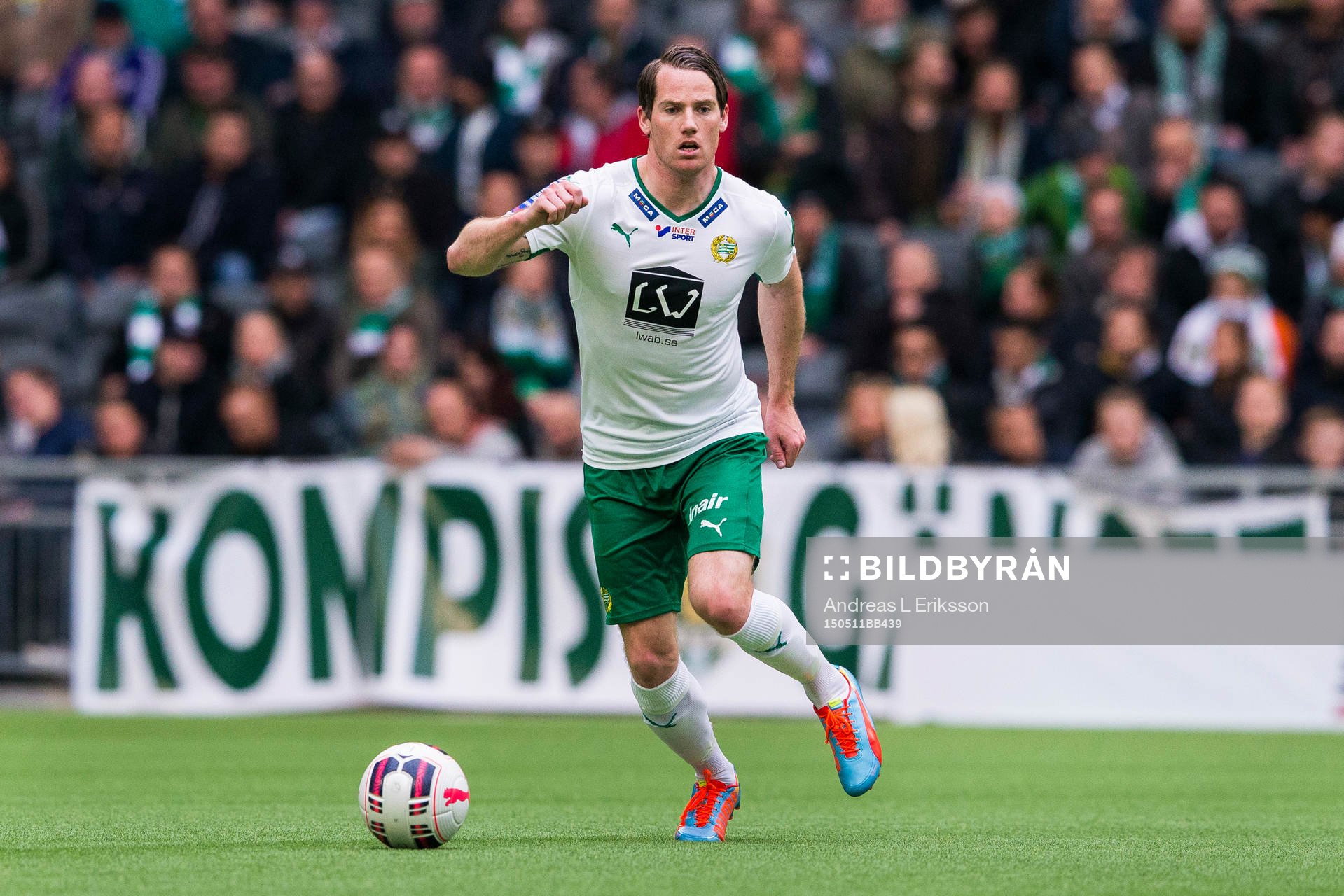 Hammarbys Johan Persson med bollen