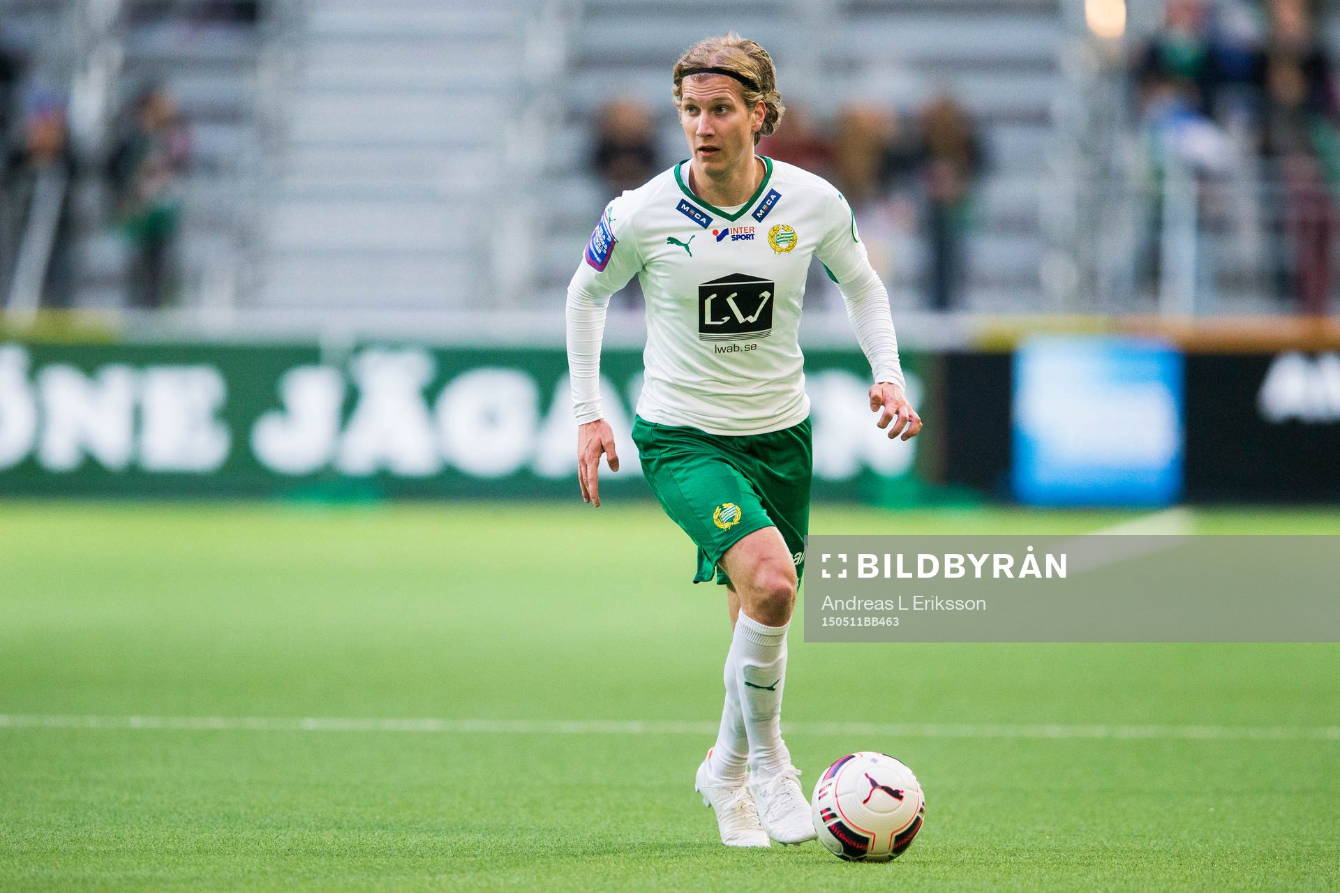 Hammarbys Oliver Silverholt med bollen