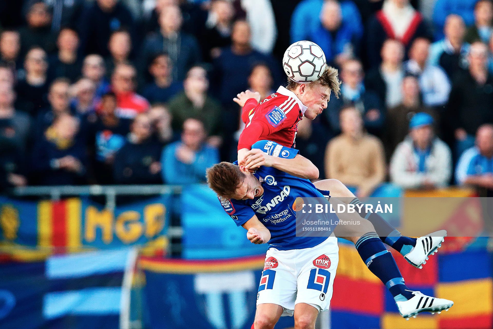 Åtvidabergs Victor Sköld i kamp med Emil Bergström under fotbollsmatchen i Allsvenskan mellan Åtvidaberg och Djurgården den 11 maj 2015 i Åtvidaberg.
