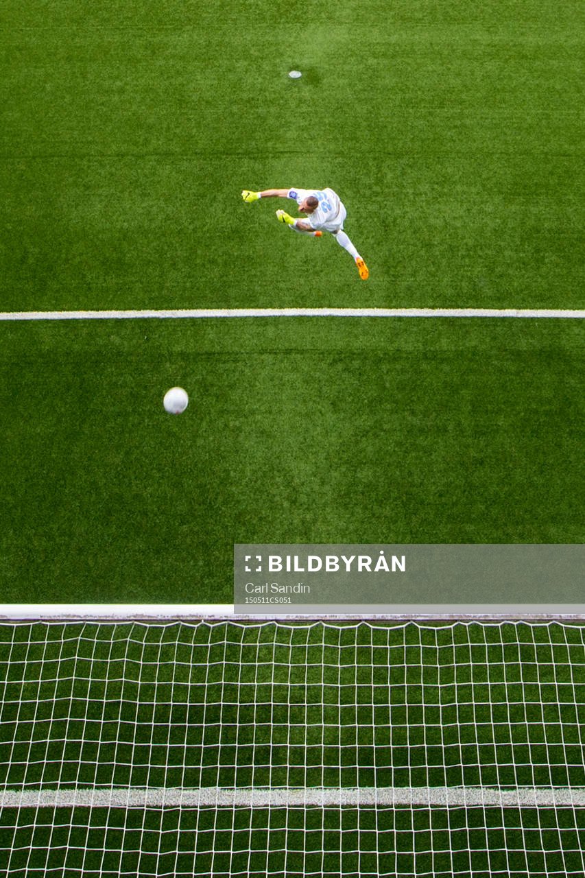 Elfsborgs Marcus Rohdén gör 1-1 bakom Malmö FFs målvakt