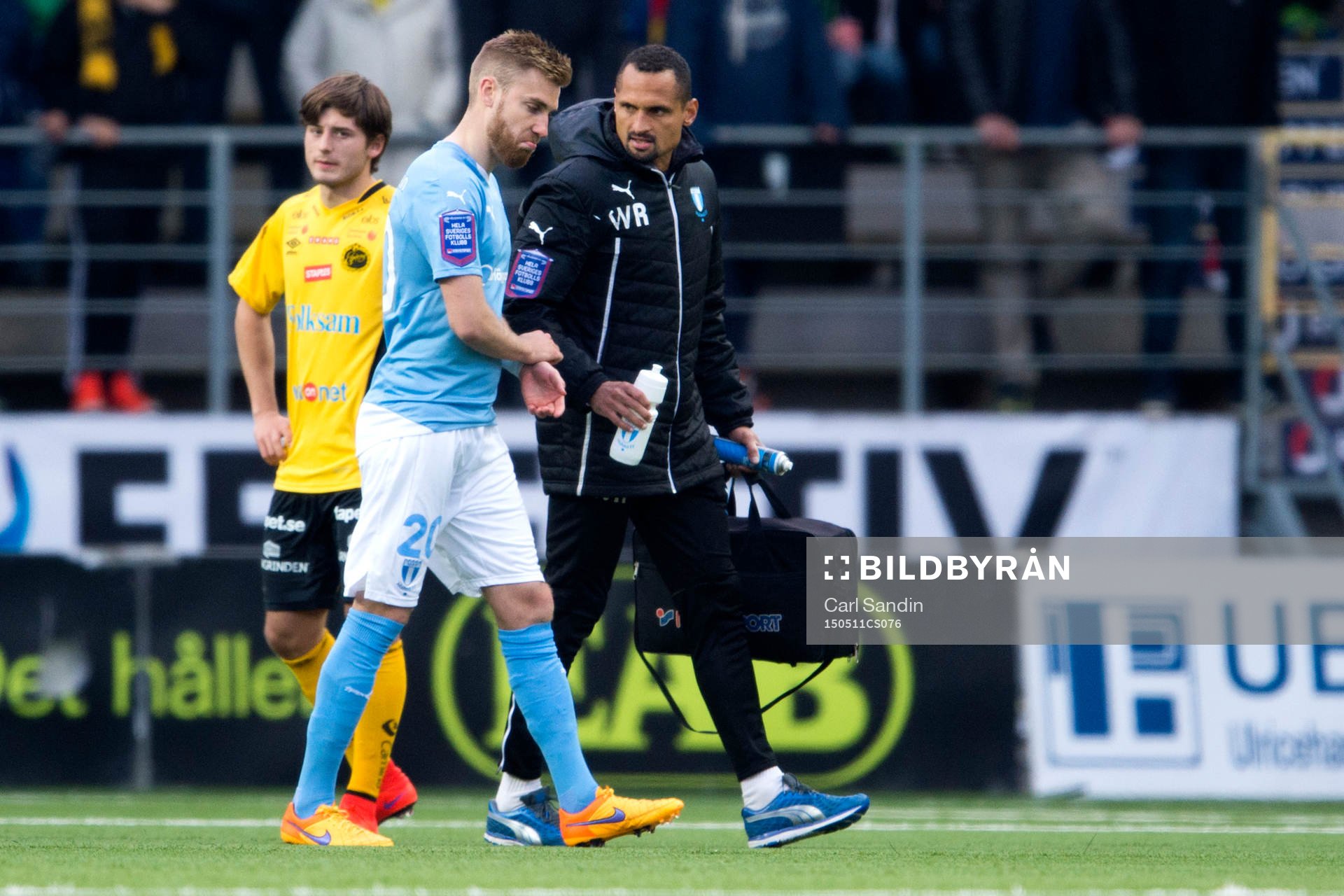 Malmö FFs Rasmus Bengtsson lämnar planen