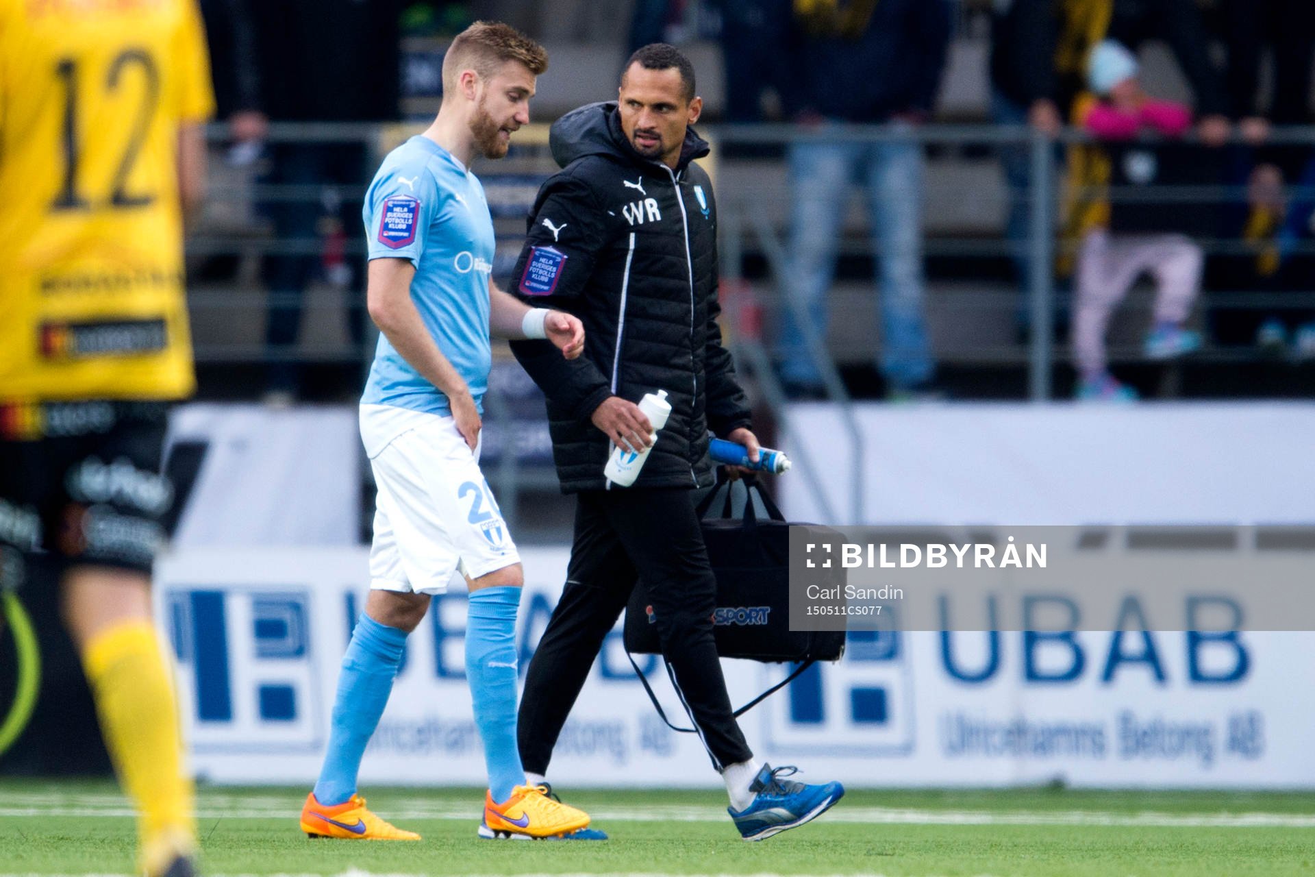 Malmö FFs Rasmus Bengtsson lämnar planen