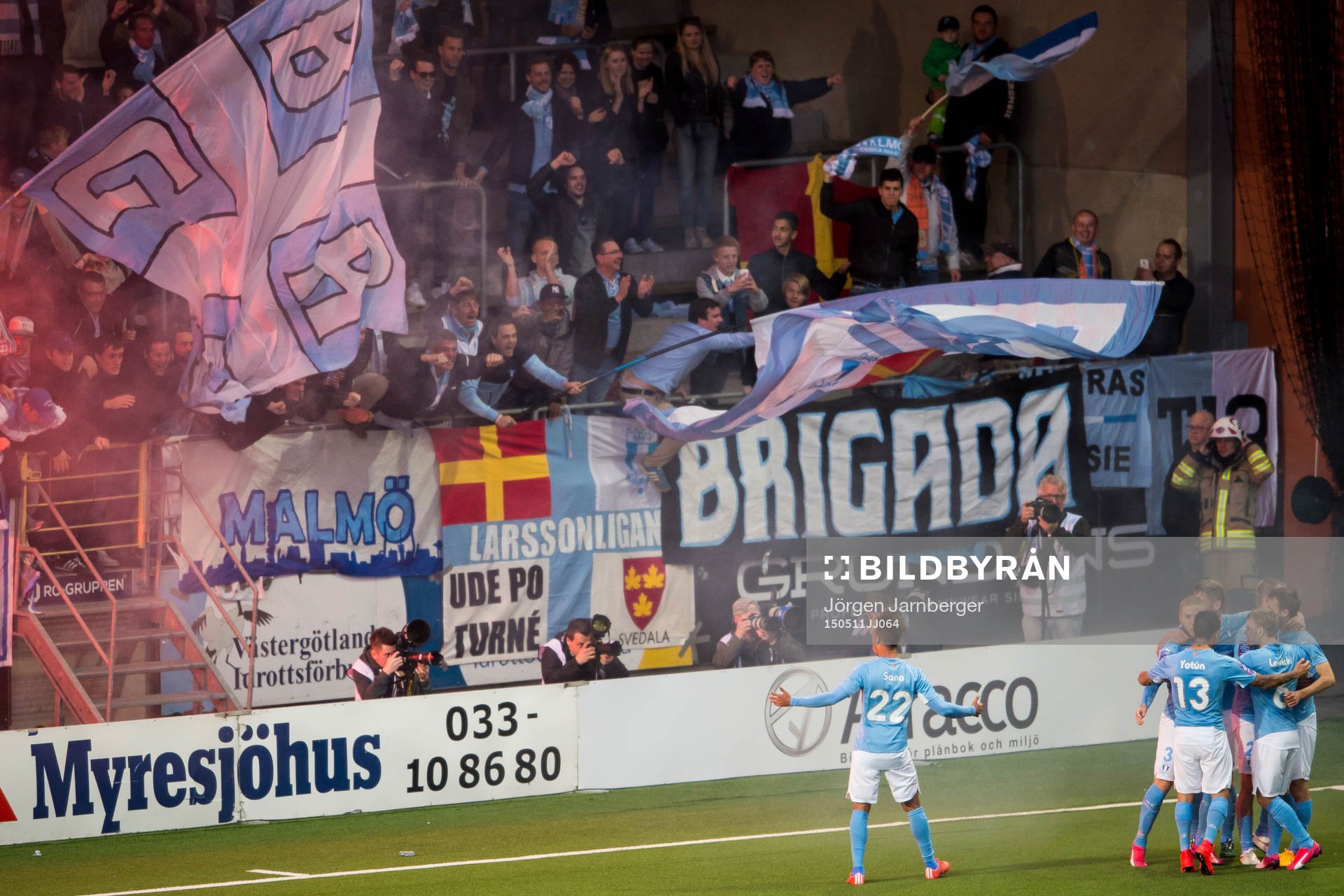 Malmö FFs spelare och supportrar jublar