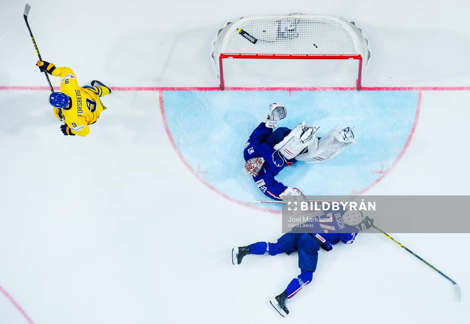 Sveriges Filip Forsberg skjuter in det matchavgörande