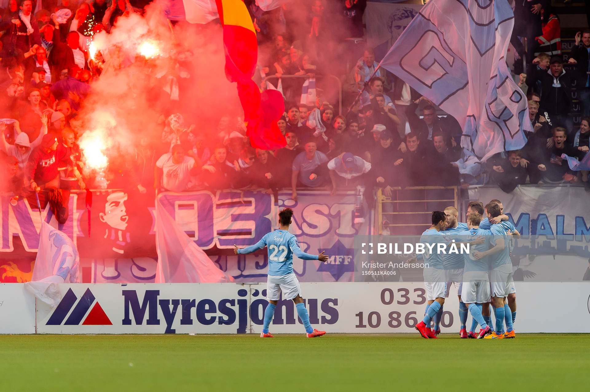 Malmö FFs Magnus Wolff Eikrem har gjort 1-2 och jublar med