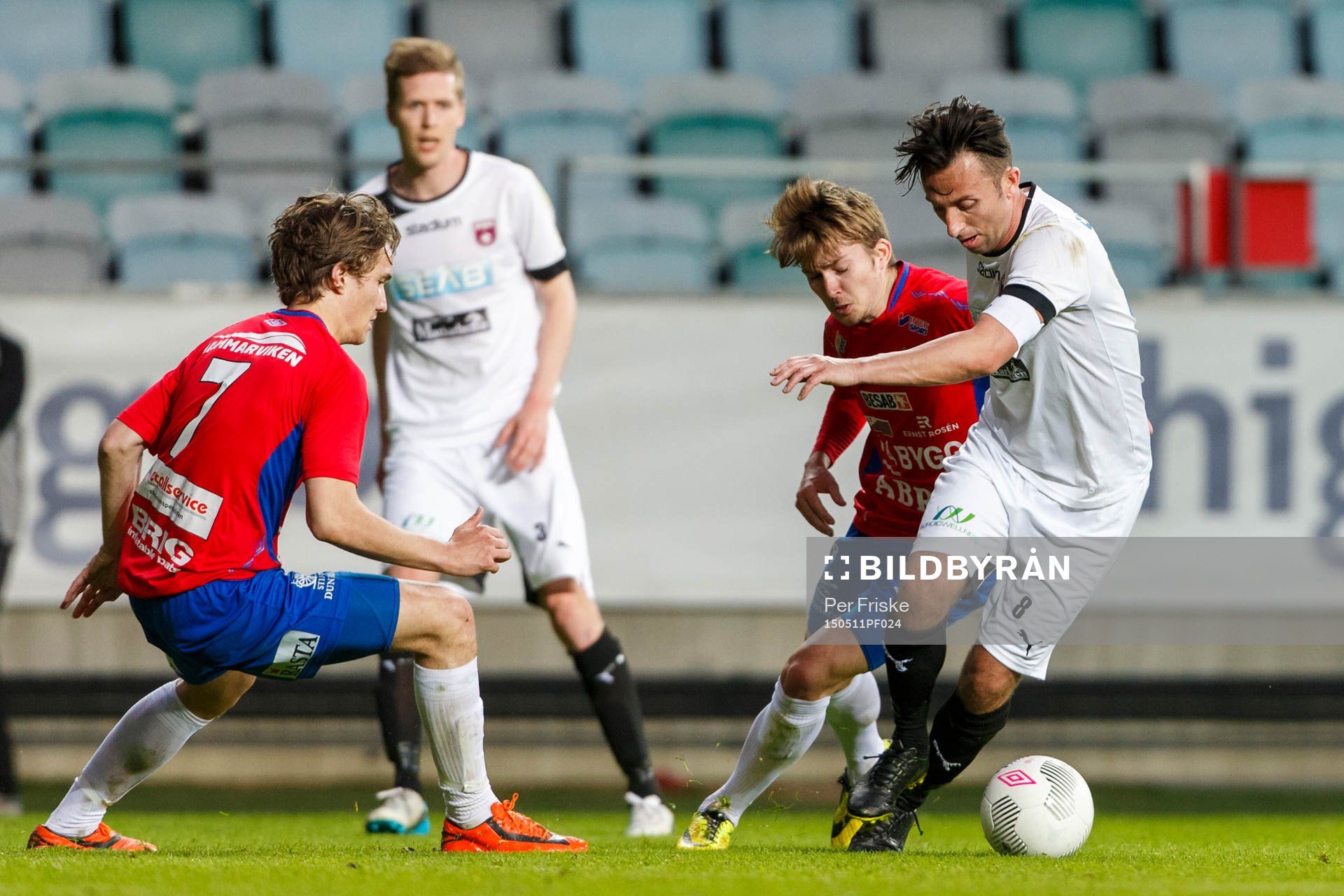 Qvidings Mentor Zhubi med bollen