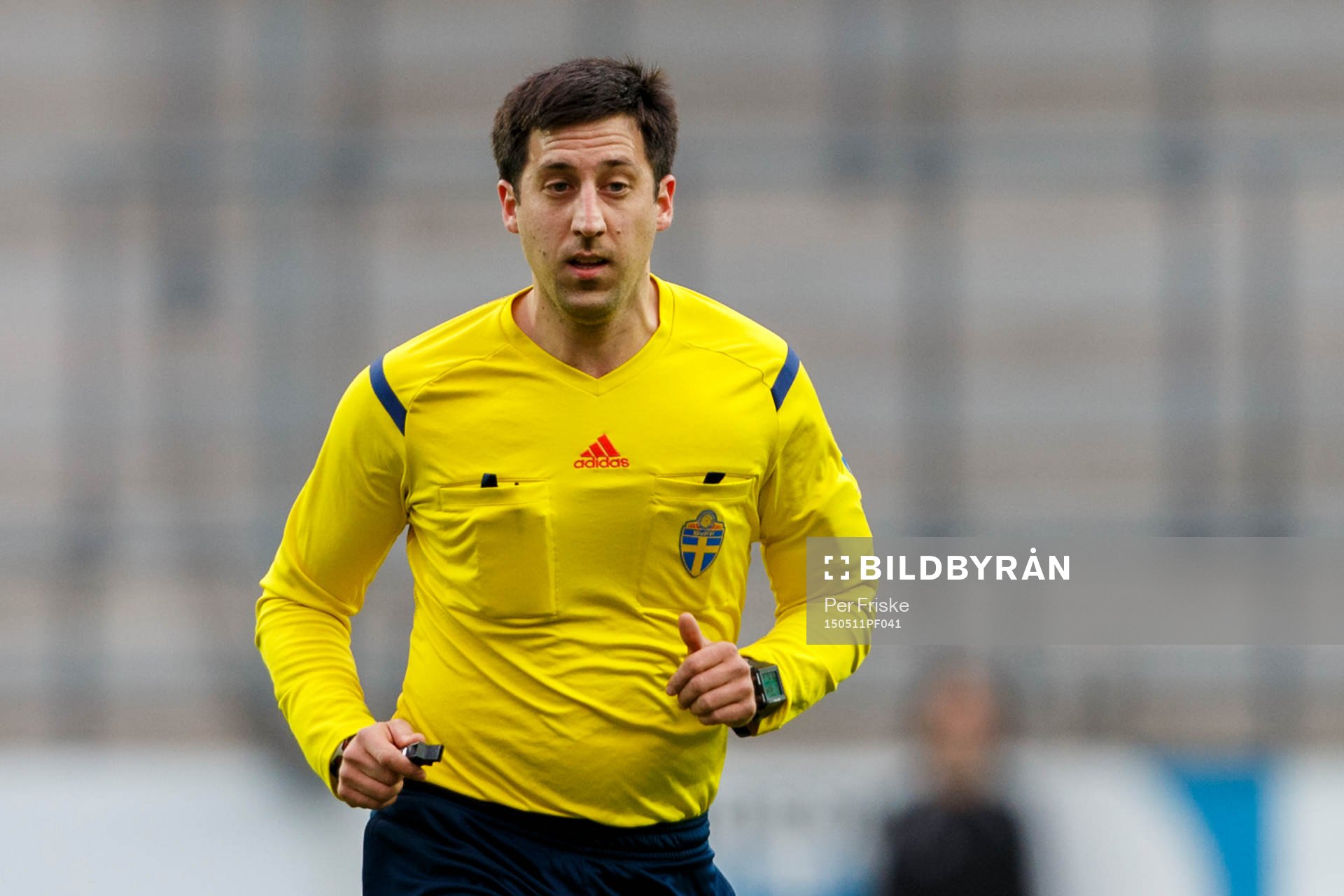 Domare Alexander Pavlovic under fotbollsmatchen i Div 1 Södra mellan Örgryte och Qviding den 11 maj 2015 i Göteborg.