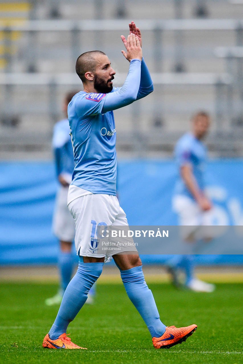 Malmö FFs Guillermo Molins tackar publiken när han byts ut under fotbollsmatchen i U21 Allsvenskan södra mellan Malmö FF och Halmstad den 12 maj 2015 i Malmö.