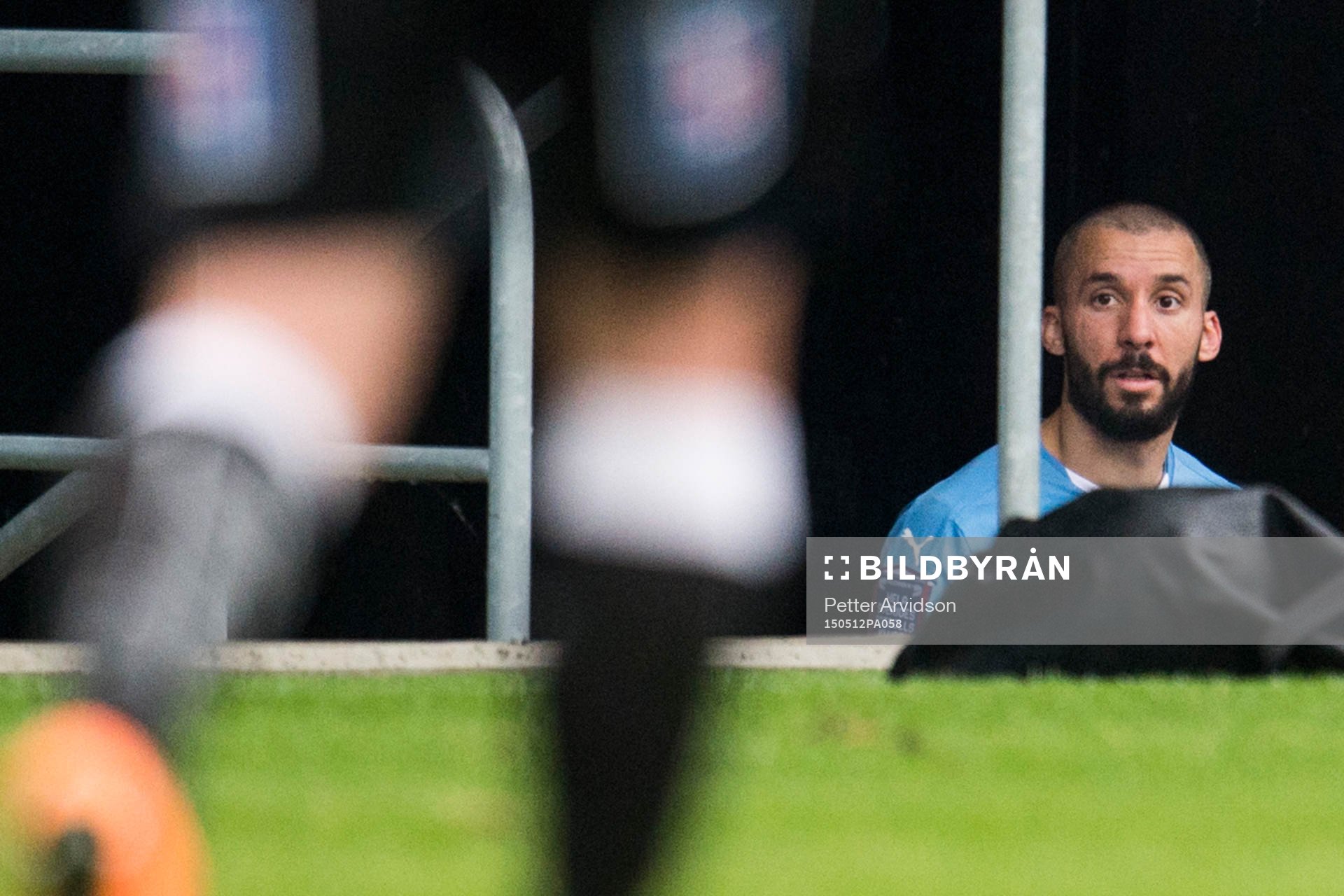 Malmö FFs Guillermo Molins står i spelargången och följer spelet efter att han blivit utbytt under fotbollsmatchen i U21 Allsvenskan södra mellan Malmö FF och Halmstad den 12 maj 2015 i Malmö.