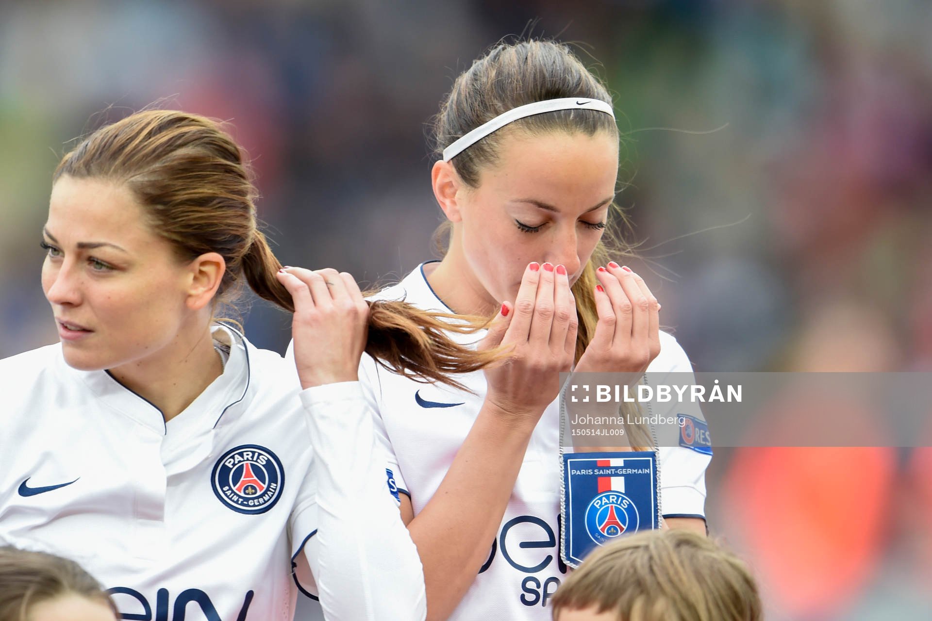 s Kosovare Asllani laddar