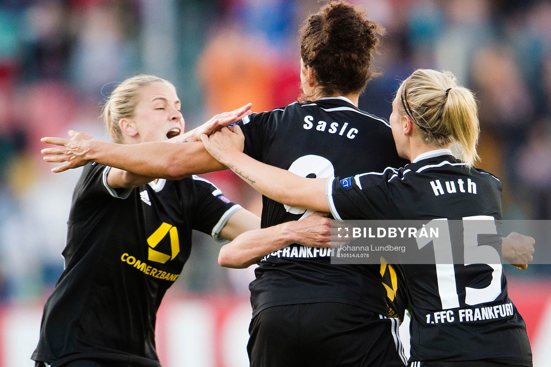 Frankfurts Ana Maria Crnogorcevic, Celia Sasic och Svenja Huth jublar efter finalen i damernas Champions League mellan Frankfurt och PSG den 14 maj 2015 i Berlin.