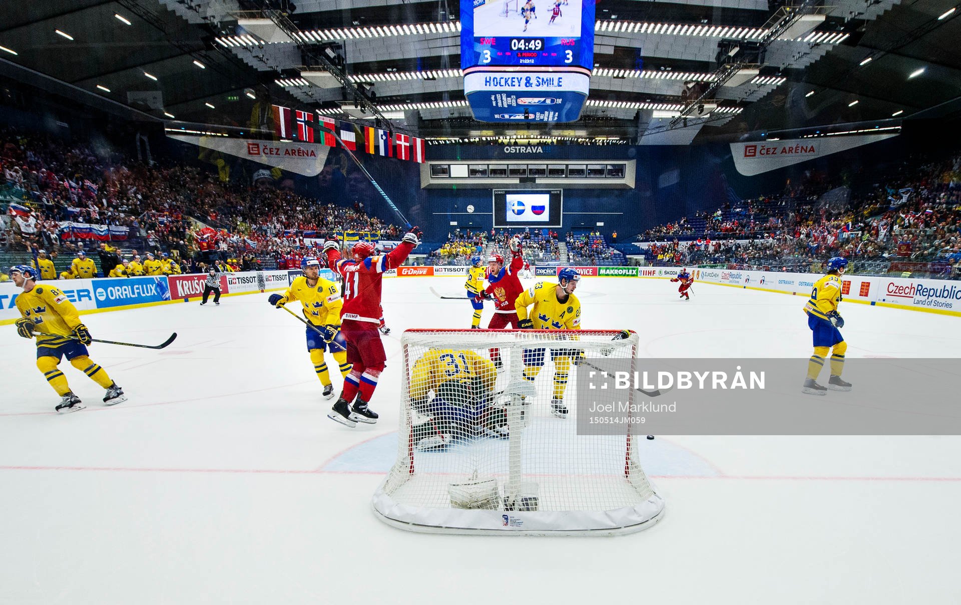 Rysslands Nikolai Kulyomin och Anton Belov jublar