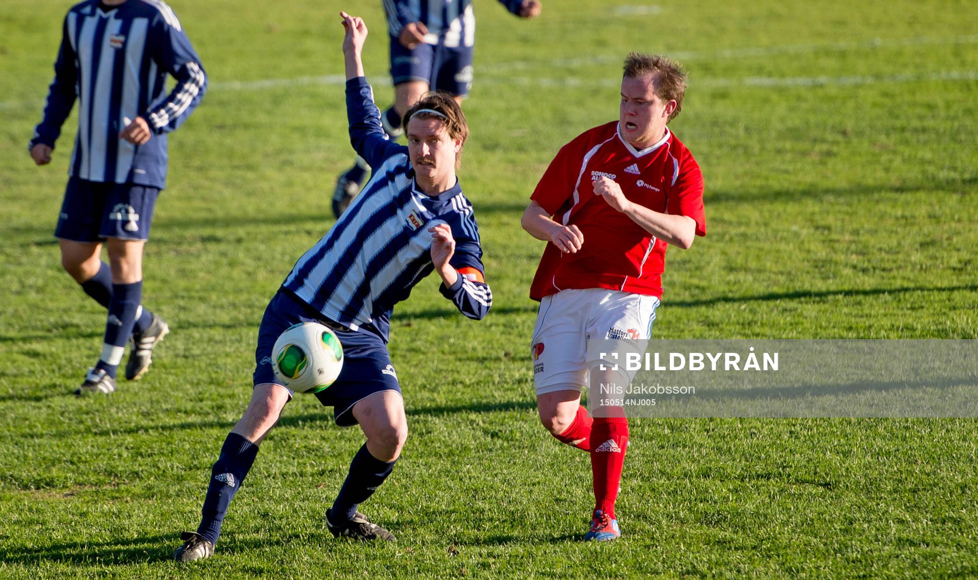 Kovlands Sebastian Åhsen under fotbollsmatchen i division fyra mellan Kovland och Matfors den 14 maj 2015 i Kovland.
