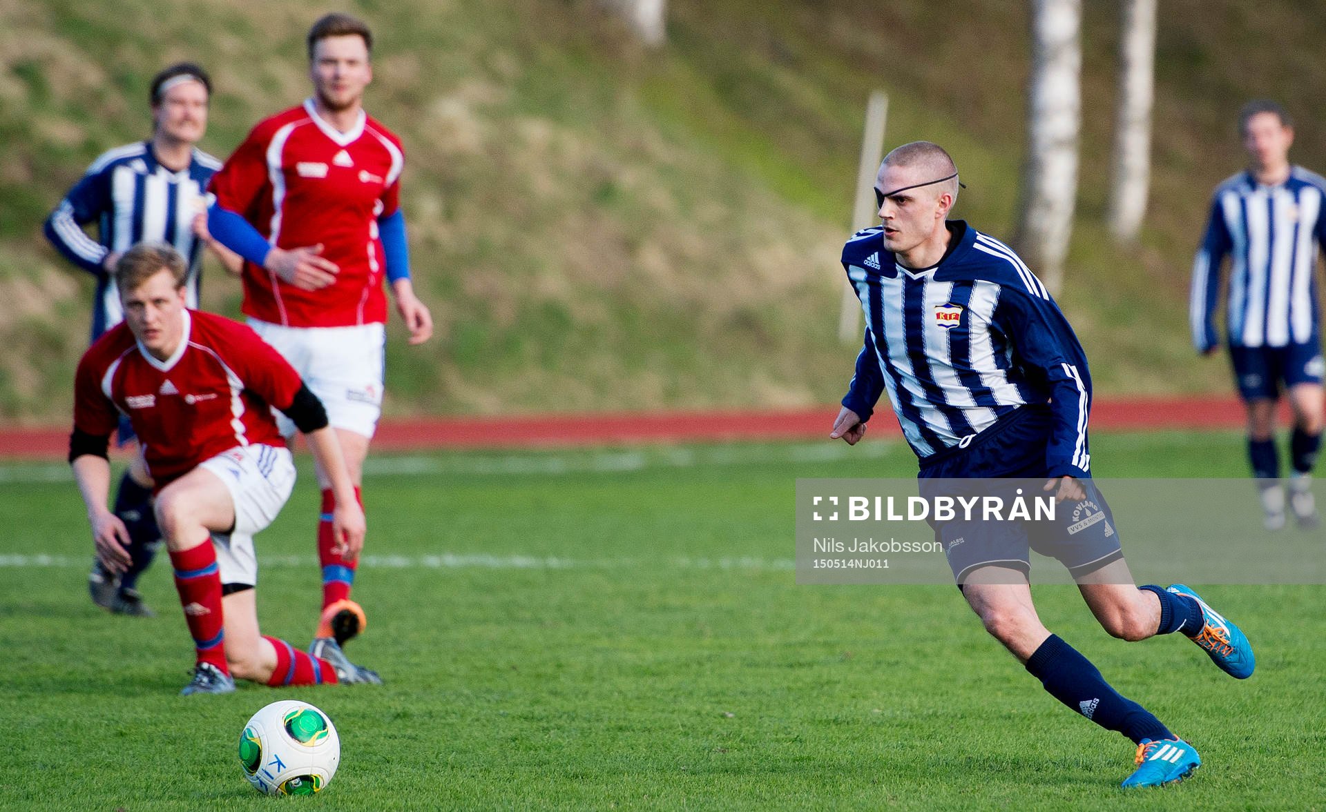 Kovlands Oskar De Vahl under fotbollsmatchen i division fyra mellan Kovland och Matfors den 14 maj 2015 i Kovland.