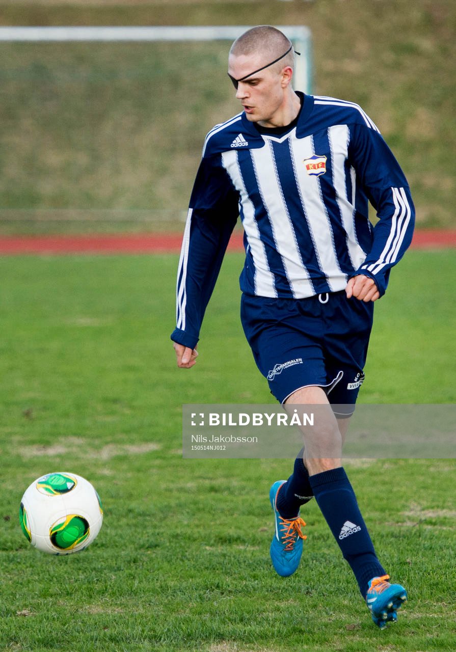 Kovlands Oskar De Vahl under fotbollsmatchen i division fyra mellan Kovland och Matfors den 14 maj 2015 i Kovland.