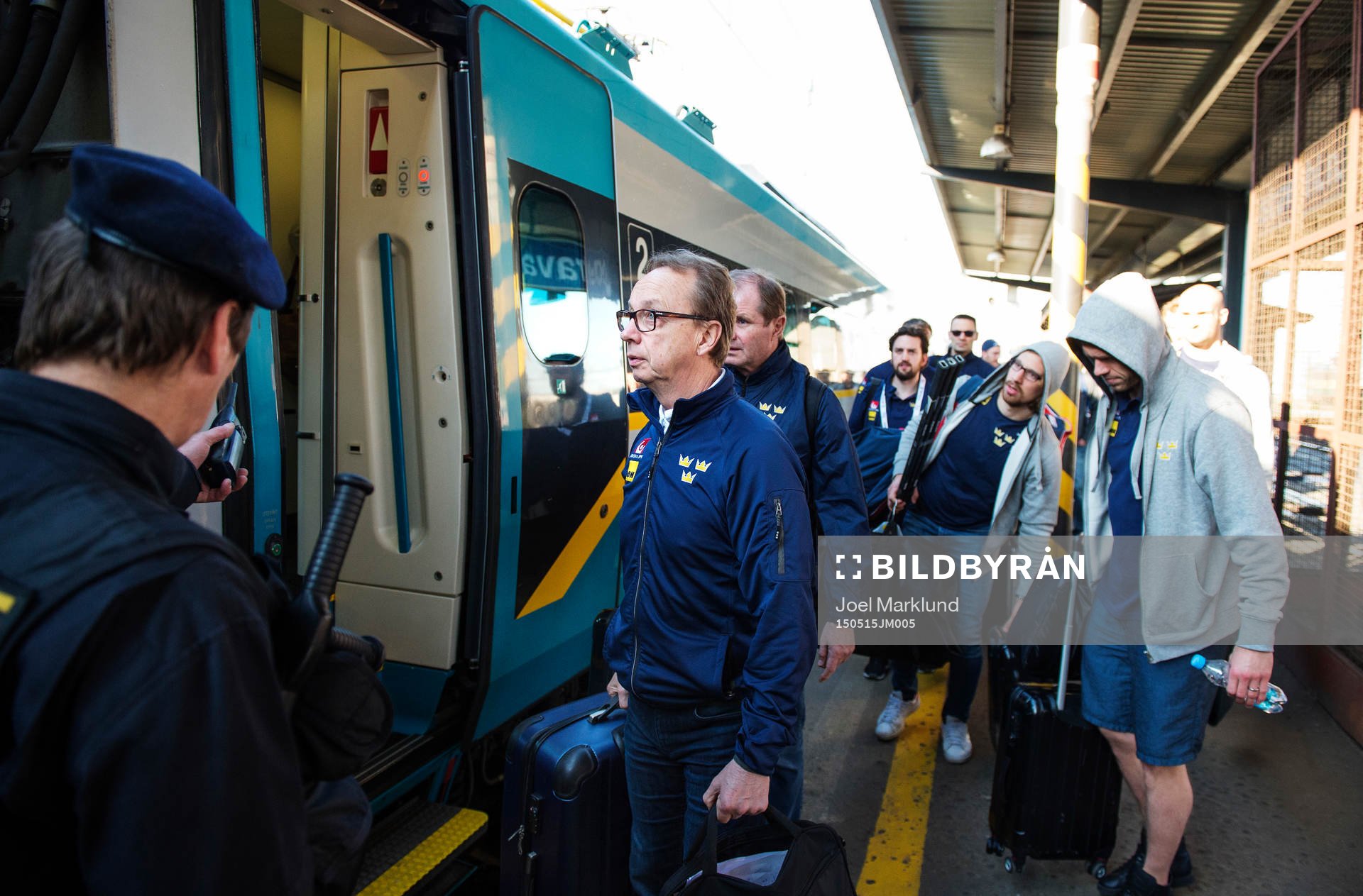 Sveriges ishockeylandslag med förbundskapten Pär Mårts