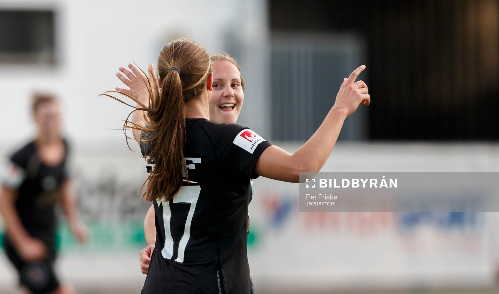 Göteborgs Lieke Martens och Göteborgs Manon Melis jublar