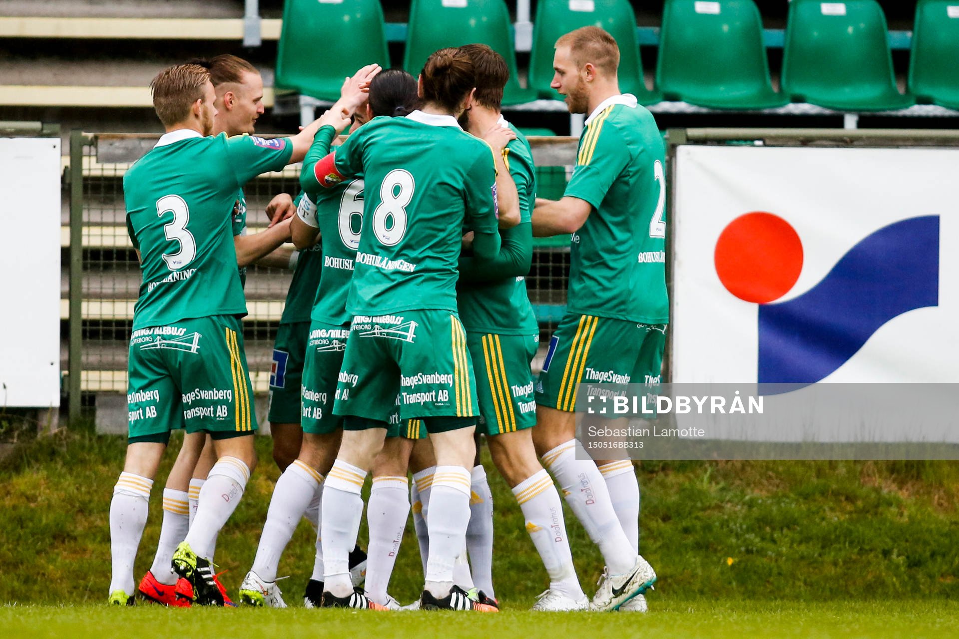 Ljungskiles spelare jublar