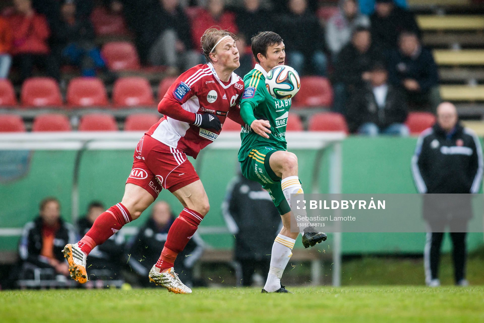 Degerfors Hampus Zackrisson (v) och Ljungskiles Hannes