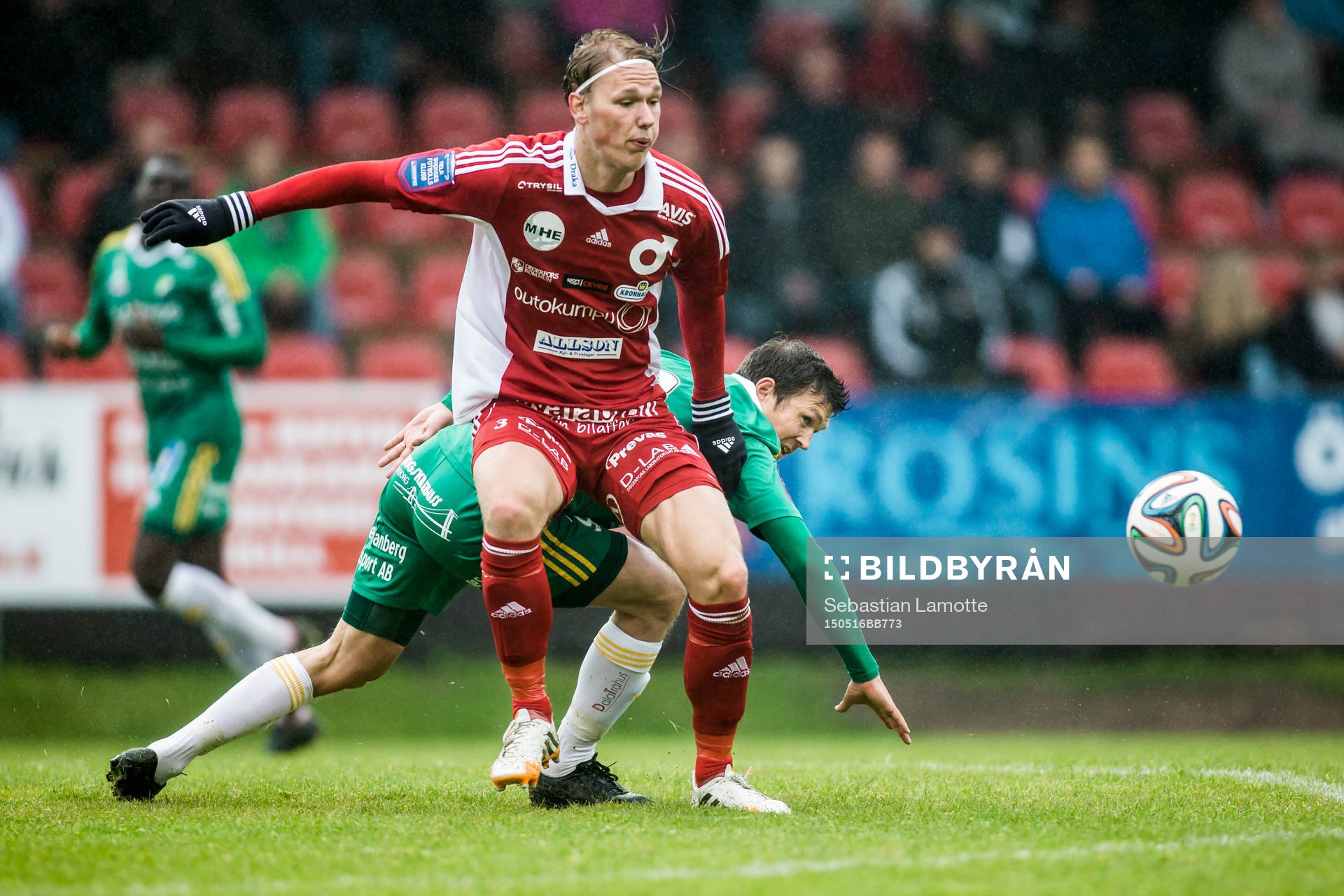 Degerfors Hampus Zackrisson före Ljungskiles Hannes Stiller