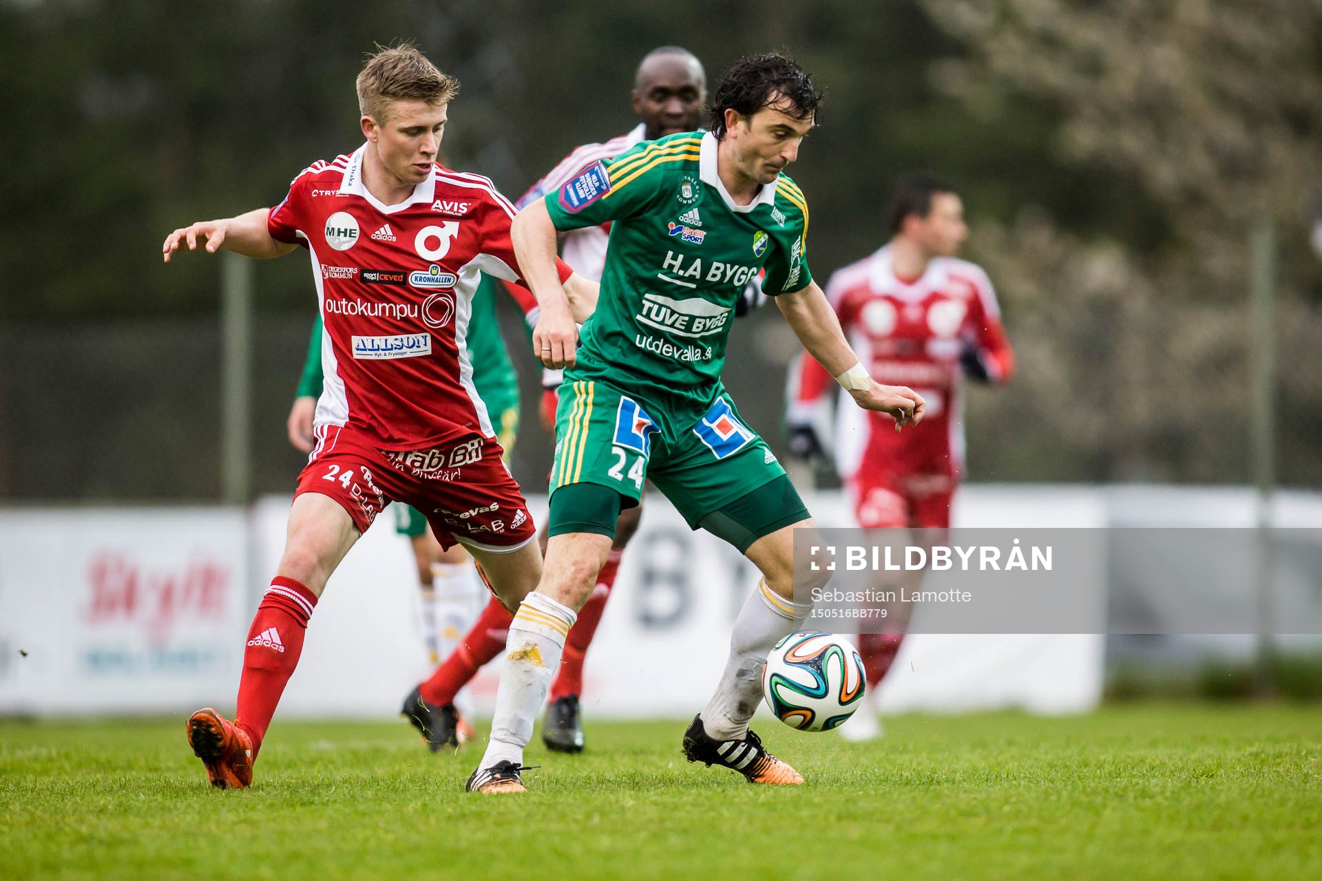 Ljungskiles Aleksandar Kitic med bollen före Degerfors