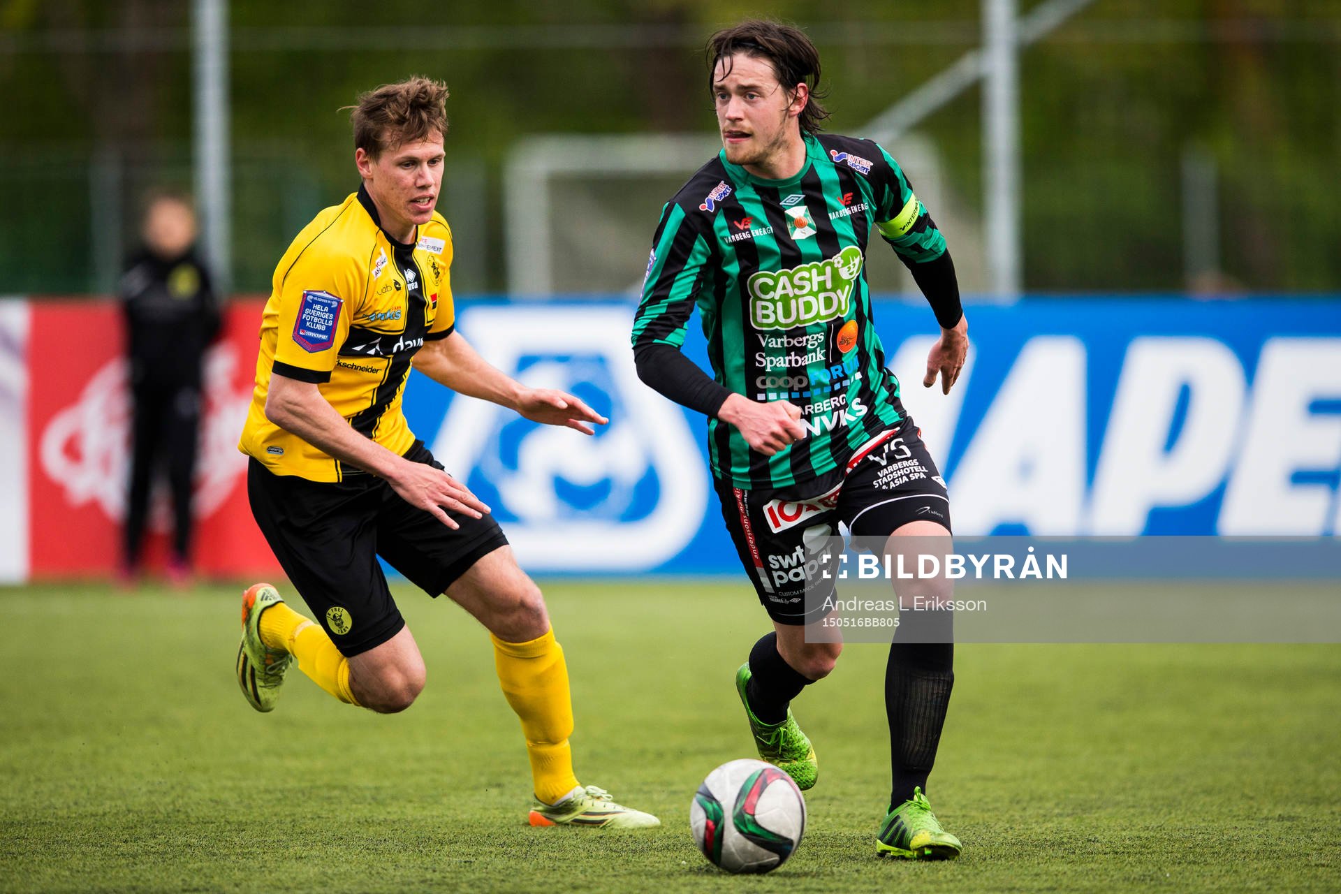 Frej Täbys Philip Wiström jagar Varbergs Robin Tranberg