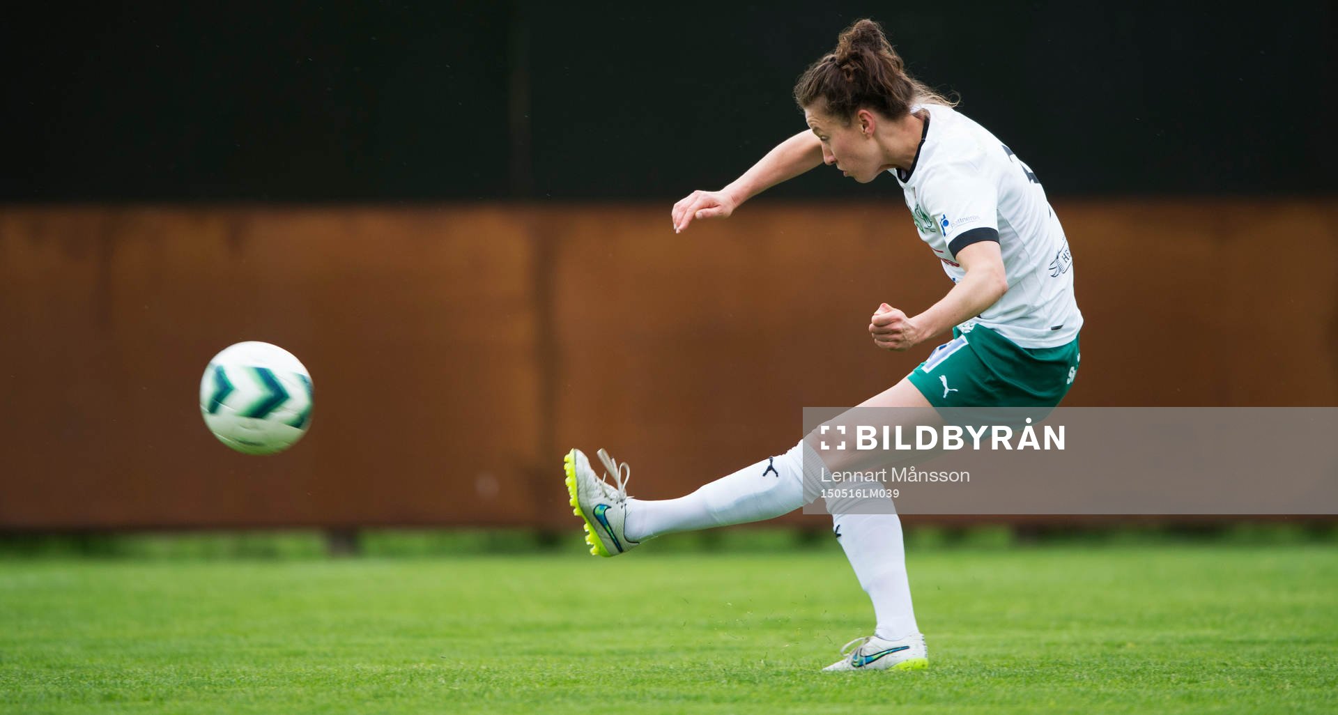 Mallbackens Zoe Ness frispark i matchen i damallsvenskan mellan Kristianstad och Mallbacken i Kristianstad 16 maj 2015.